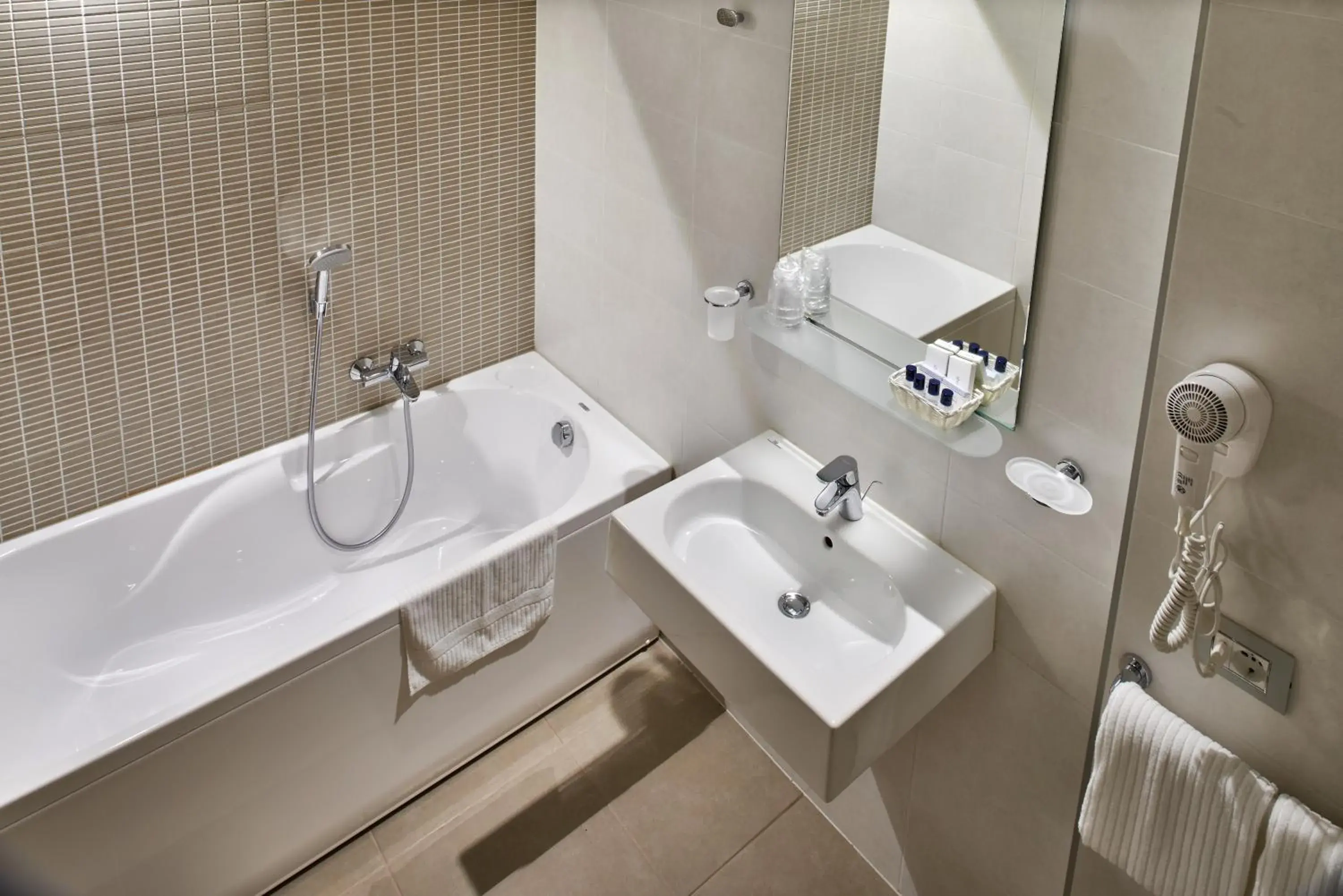 Deluxe Double or Twin Room - single occupancy in Hotel Centrale Deluxe Double or Twin Room - single occupancy in Hotel Centrale