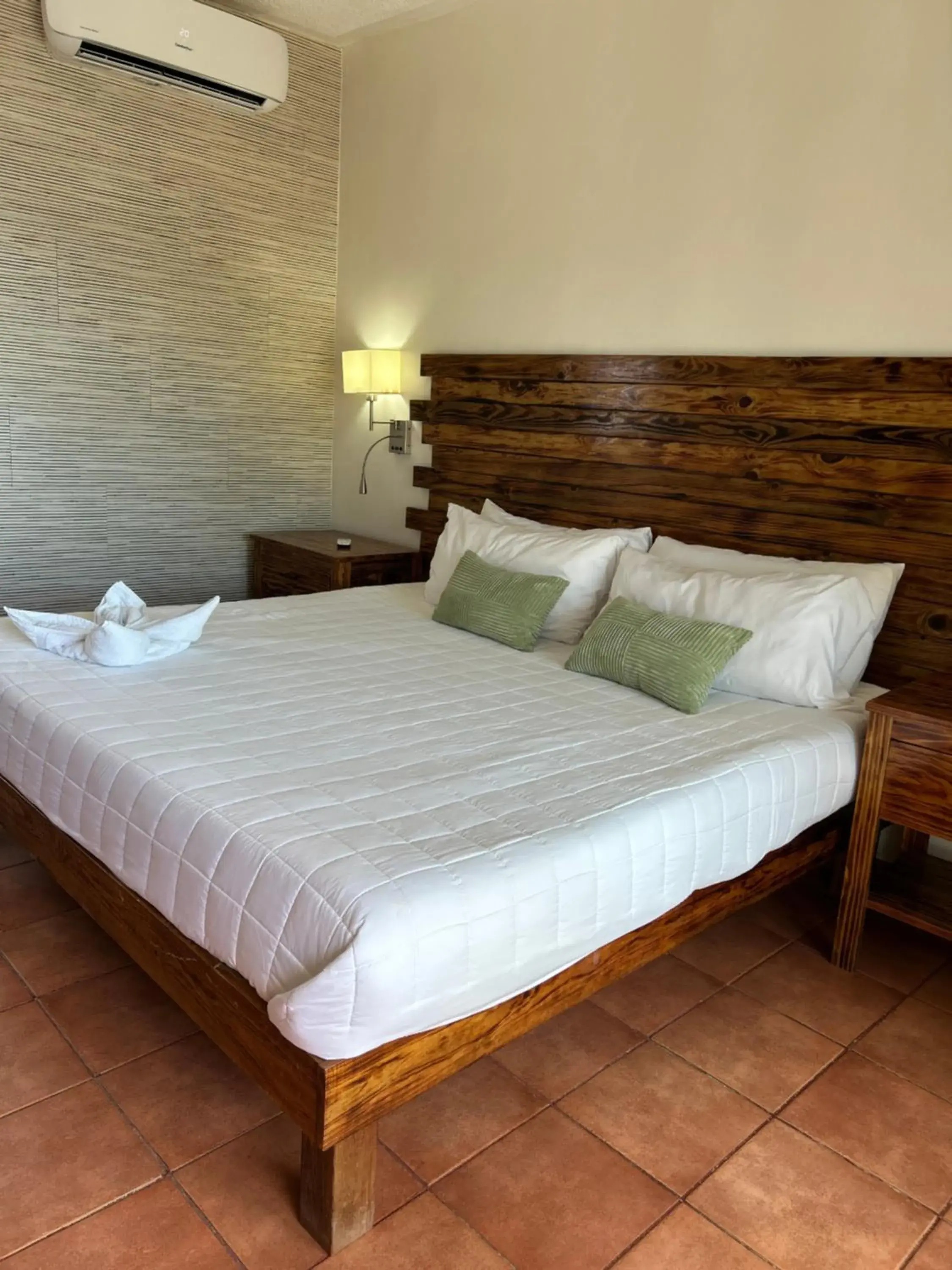 Deluxe Double or Twin Room with Ocean View in Brisas Del Mar Beach + Dive Resort Deluxe Double or Twin Room with Ocean View in Brisas Del Mar Beach + Dive Resort