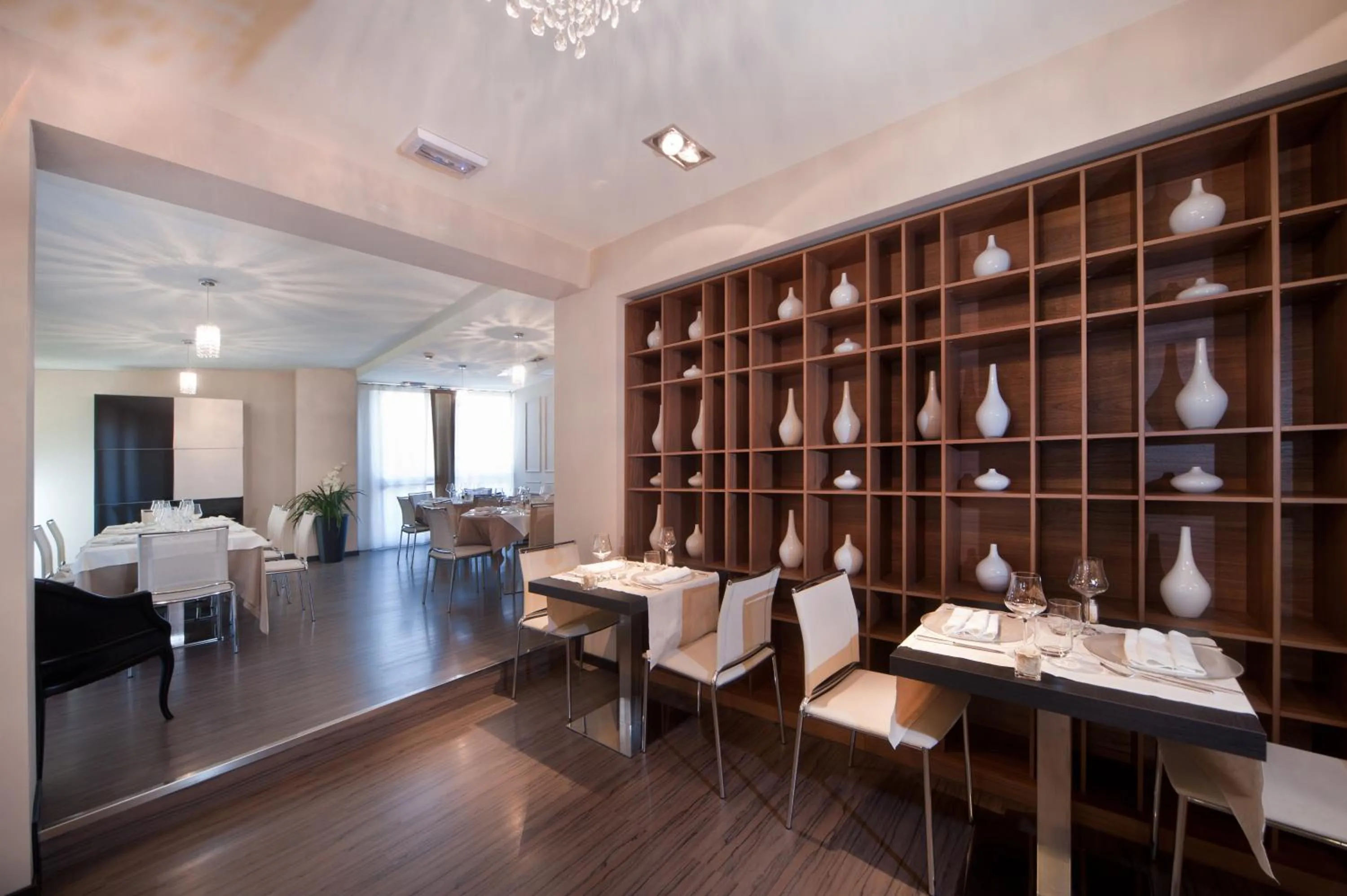 Restaurant/places to eat in Hotel Carla