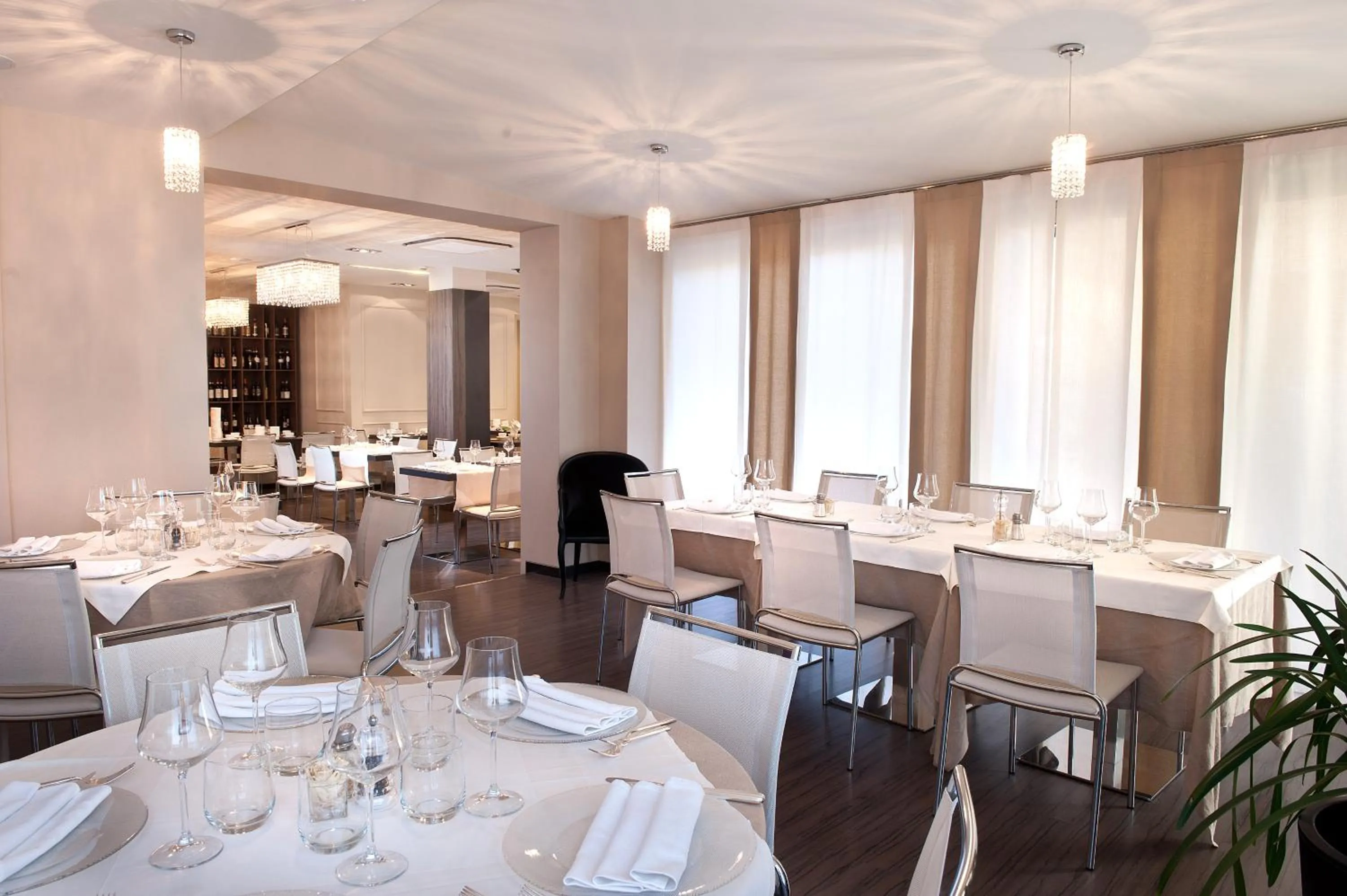 Restaurant/places to eat in Hotel Carla