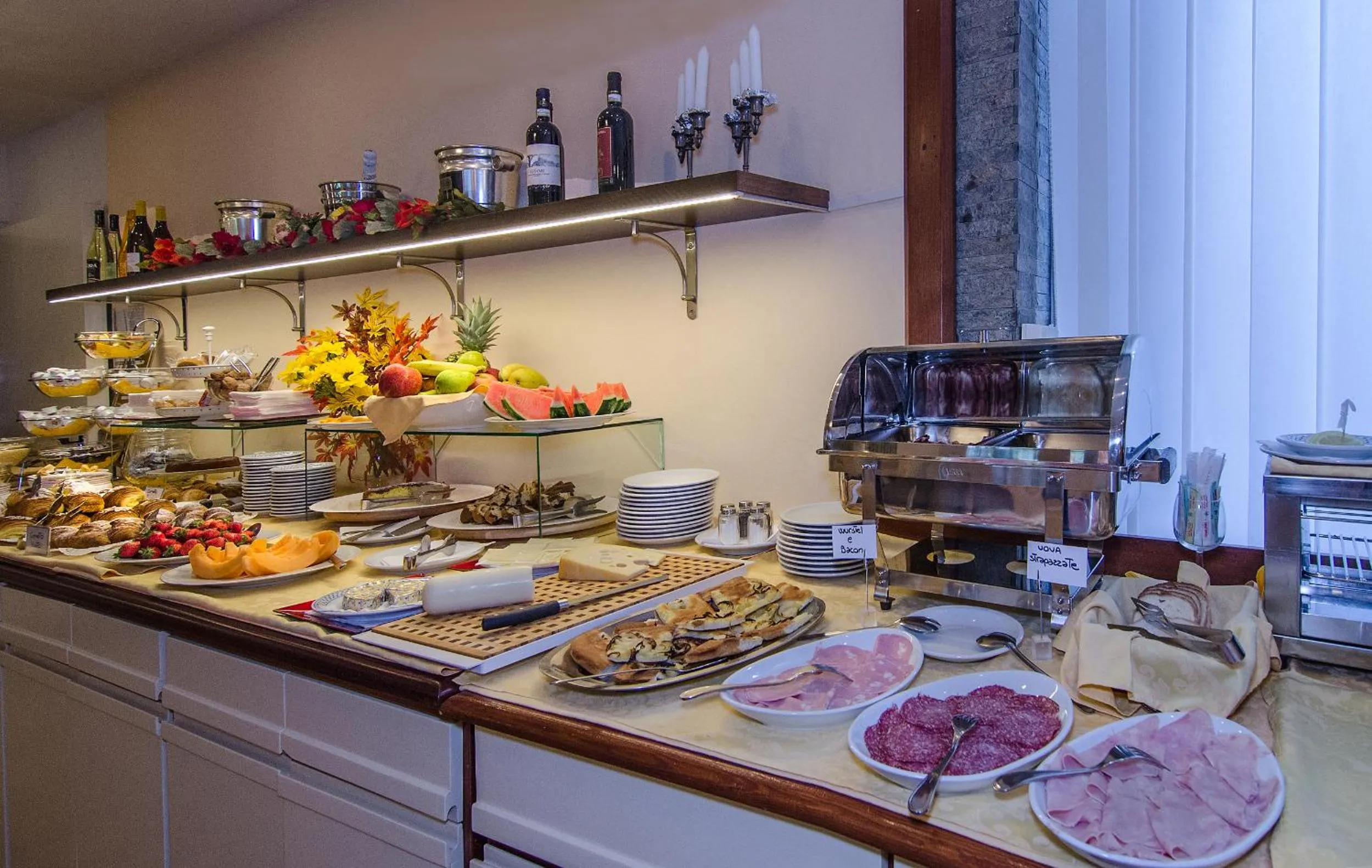 Restaurant/places to eat in Hotel Scandinavia