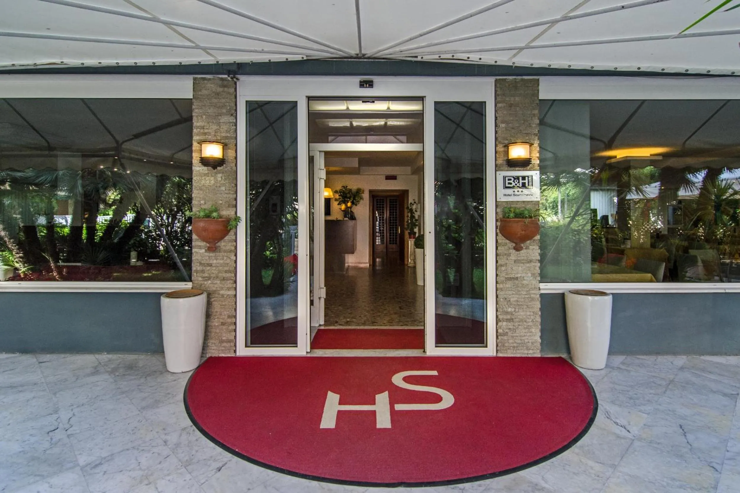 Facade/entrance in Hotel Scandinavia