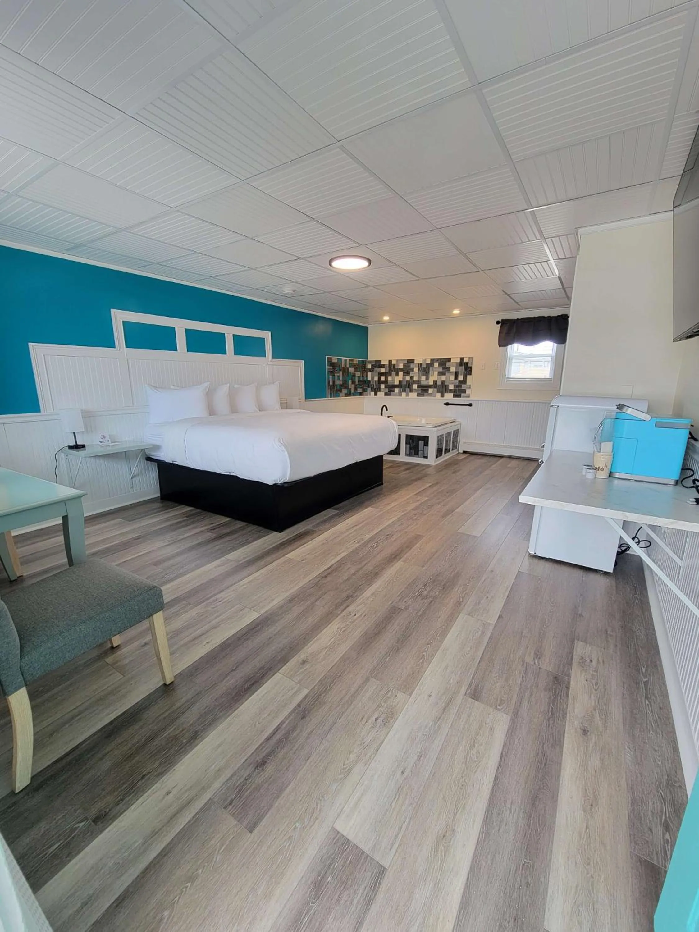 Photo of the whole room in The Crest - Hampton Beach