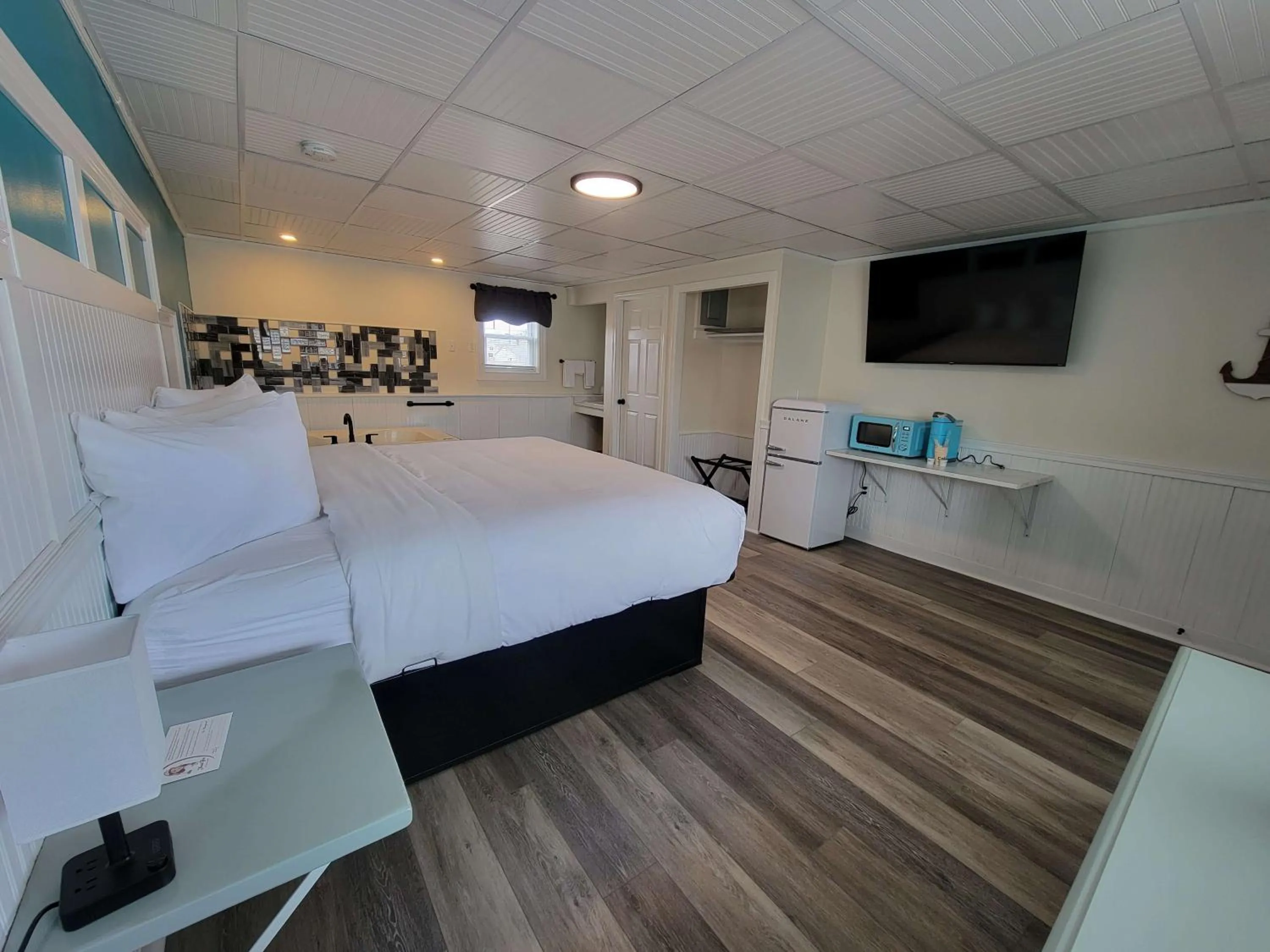 Photo of the whole room in The Crest - Hampton Beach