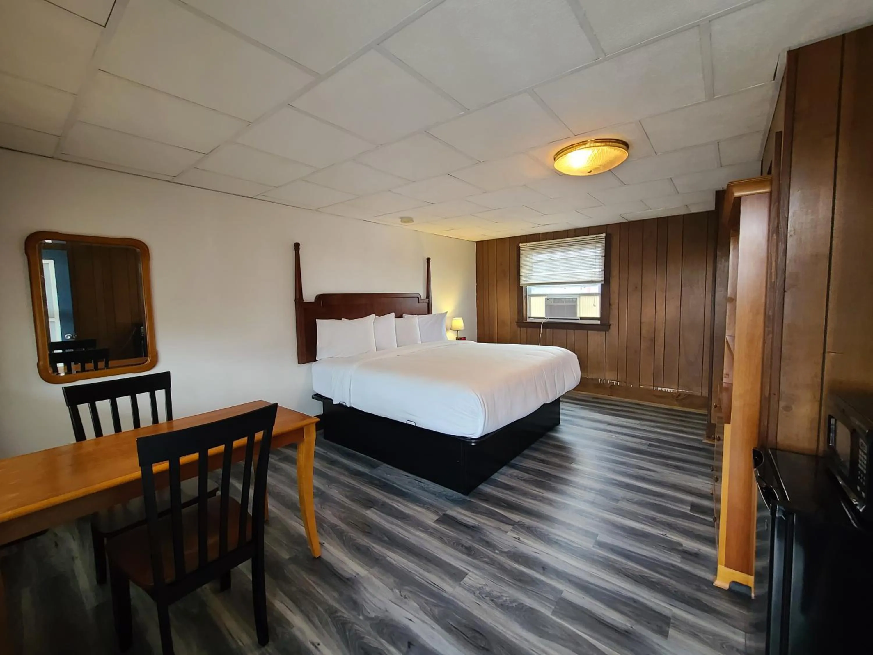 Photo of the whole room in The Crest - Hampton Beach