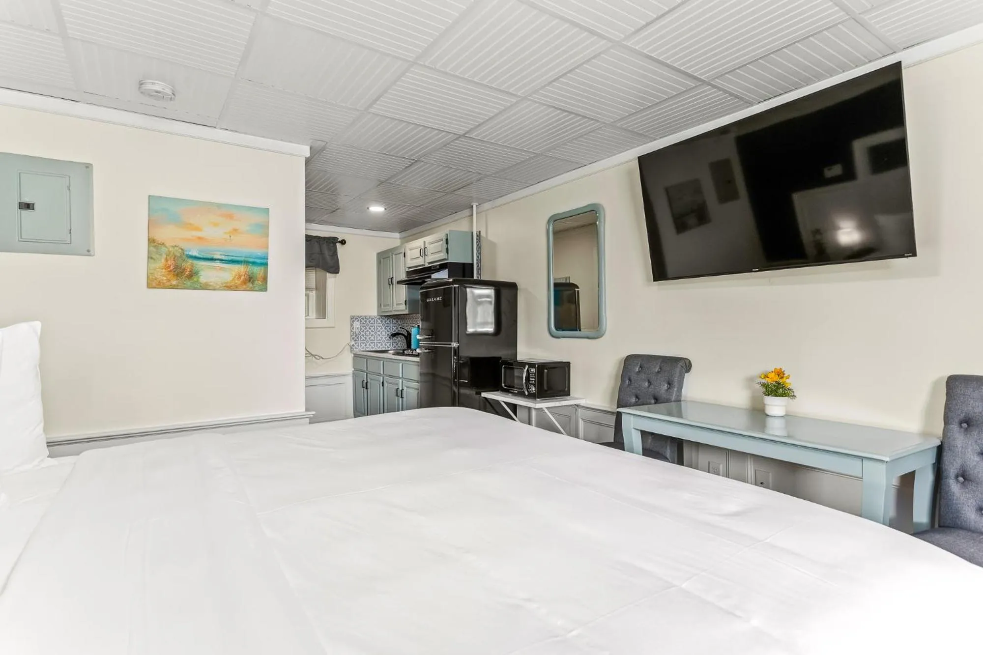 Photo of the whole room in The Crest - Hampton Beach