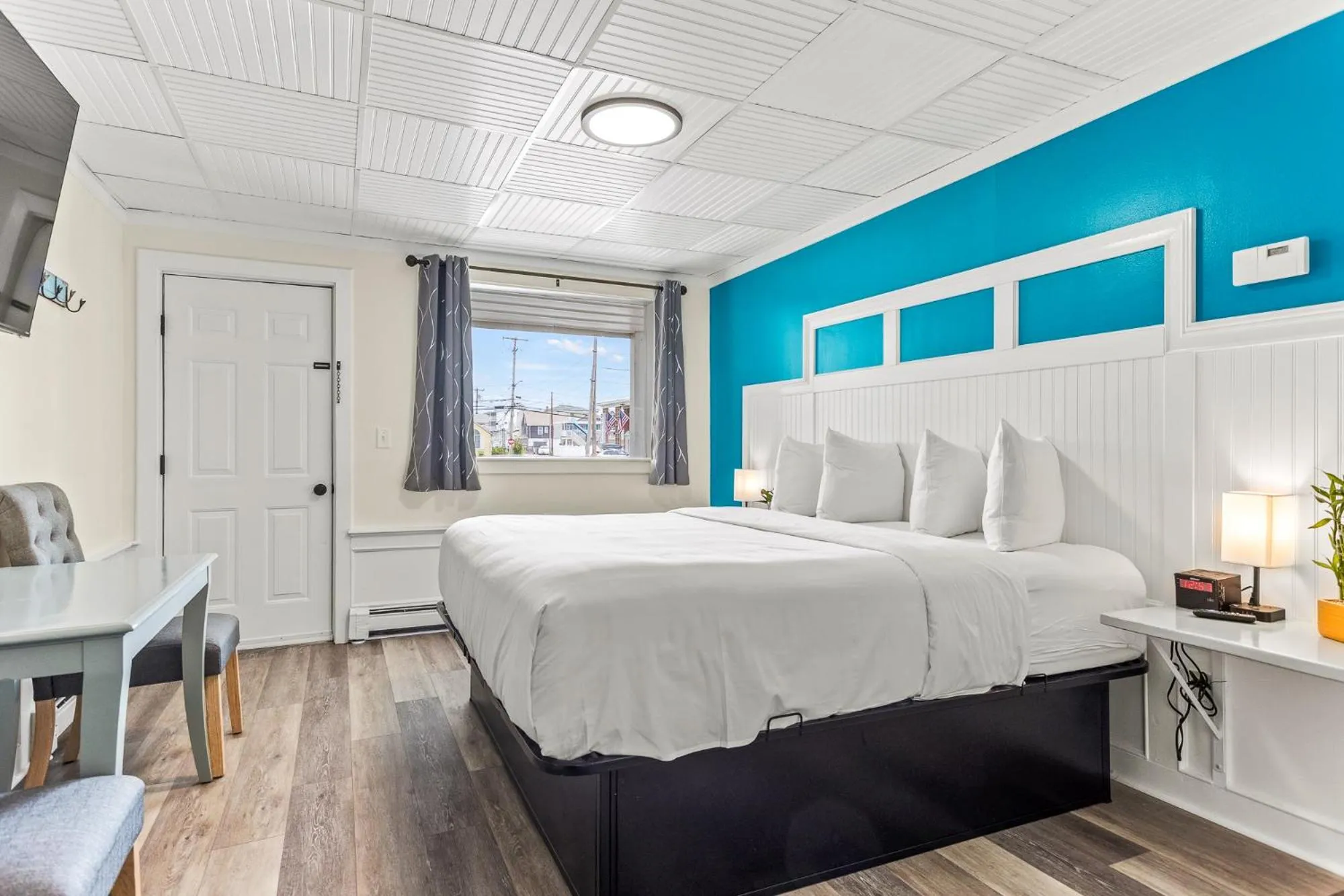 Bed in The Crest - Hampton Beach