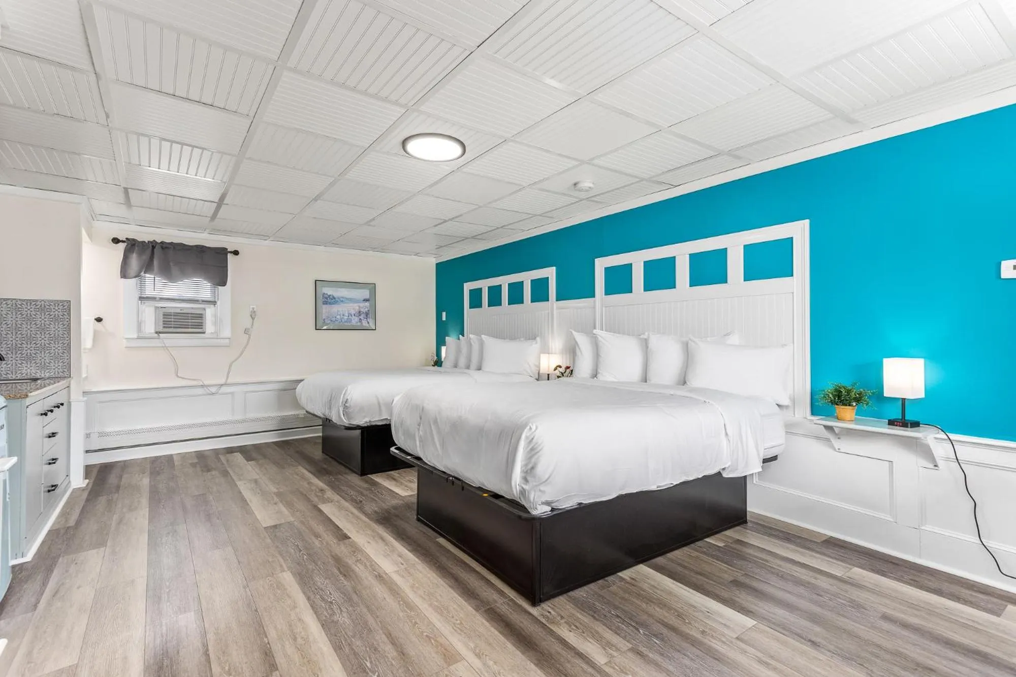 Photo of the whole room in The Crest - Hampton Beach