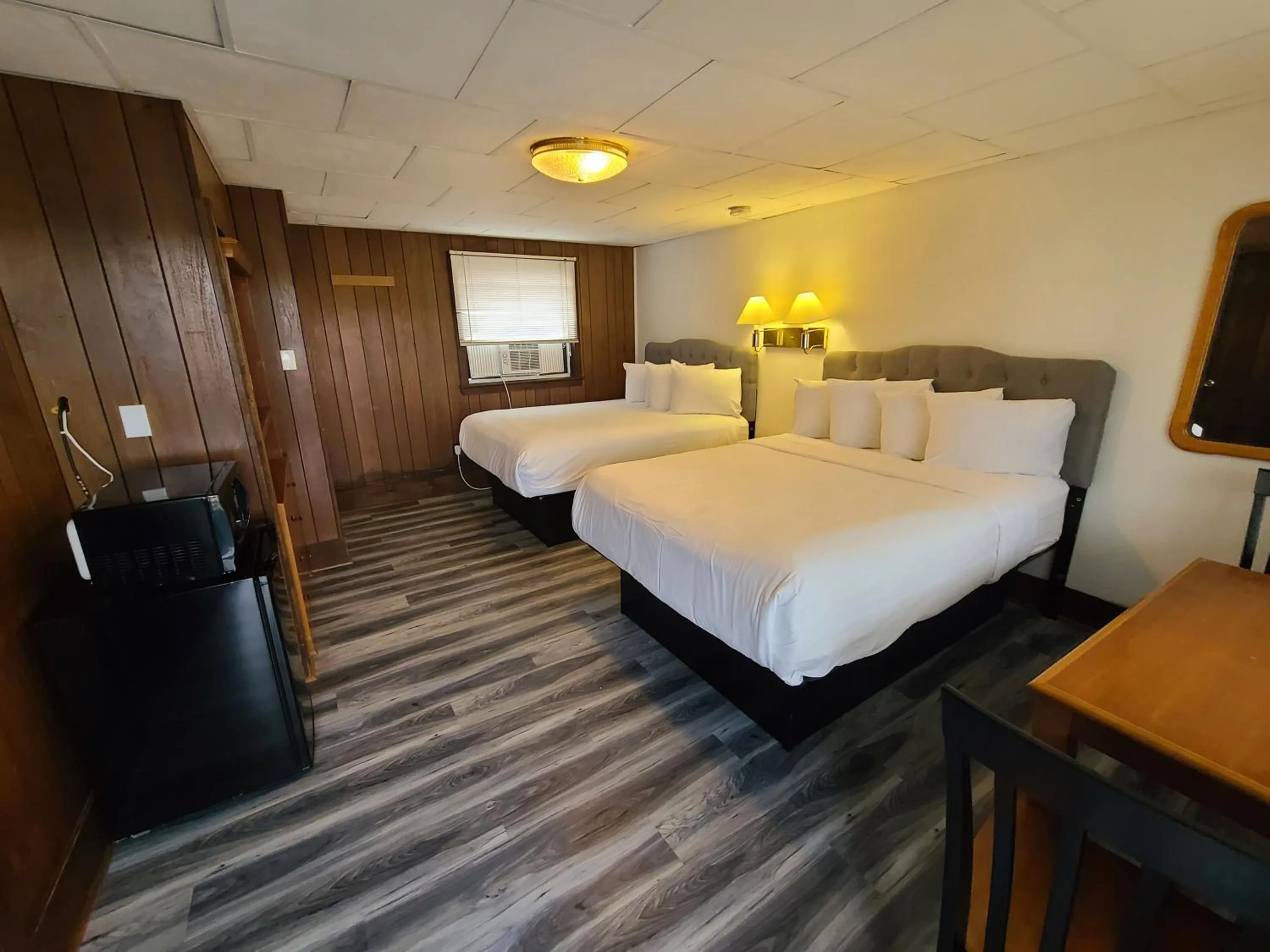 Photo of the whole room in The Crest - Hampton Beach