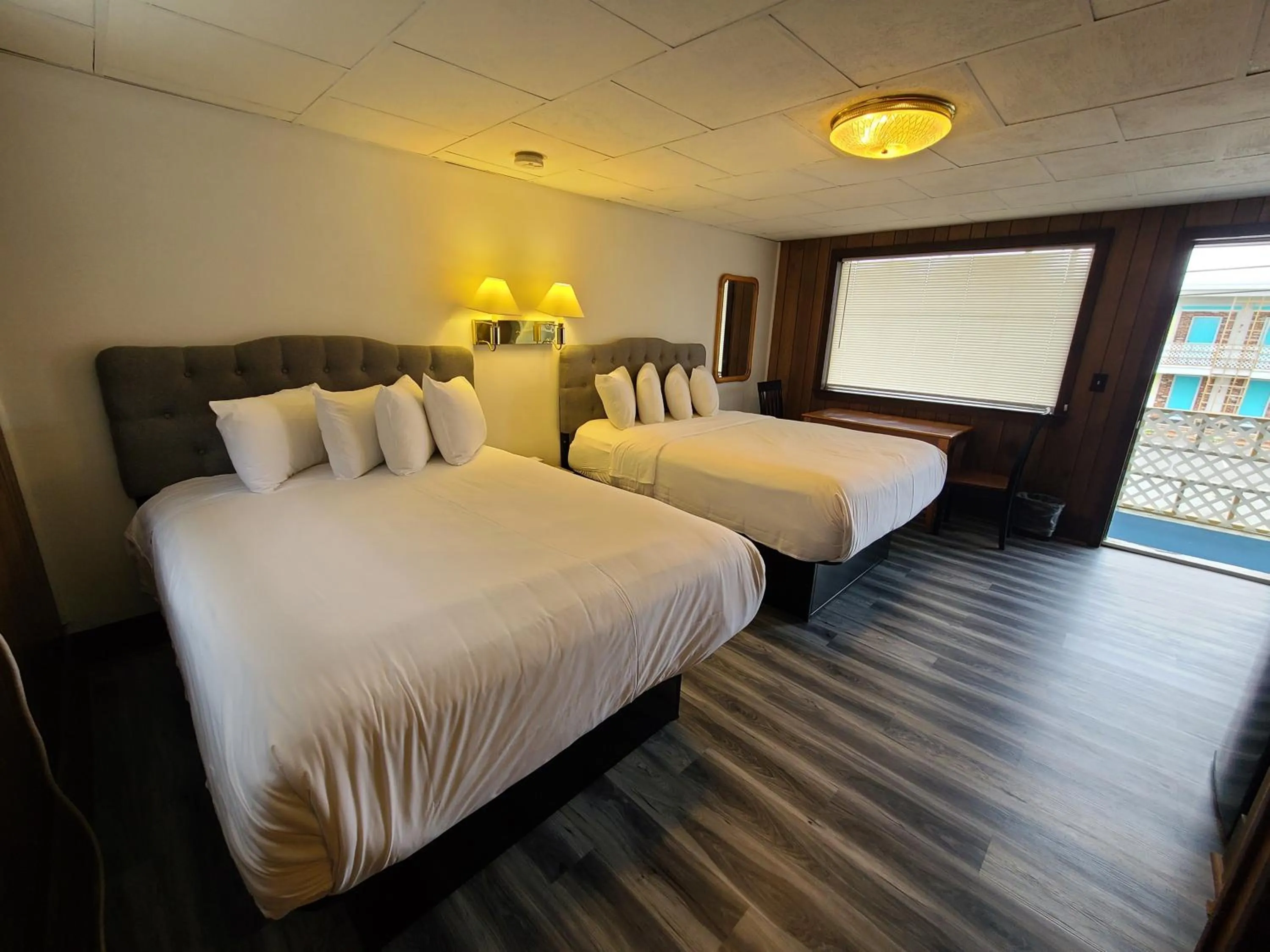 Photo of the whole room in The Crest - Hampton Beach