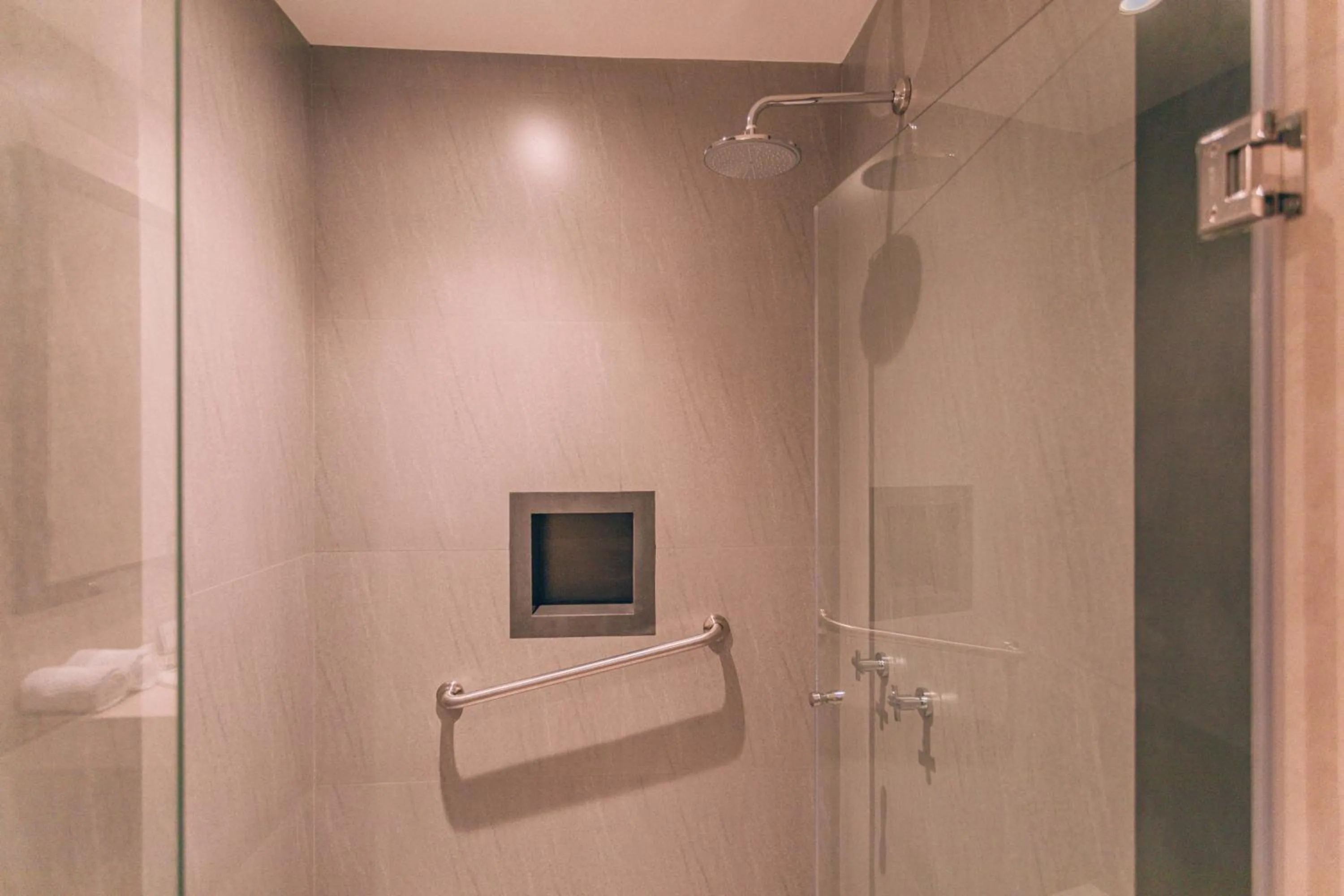 Shower in Saska Boutique Hotel