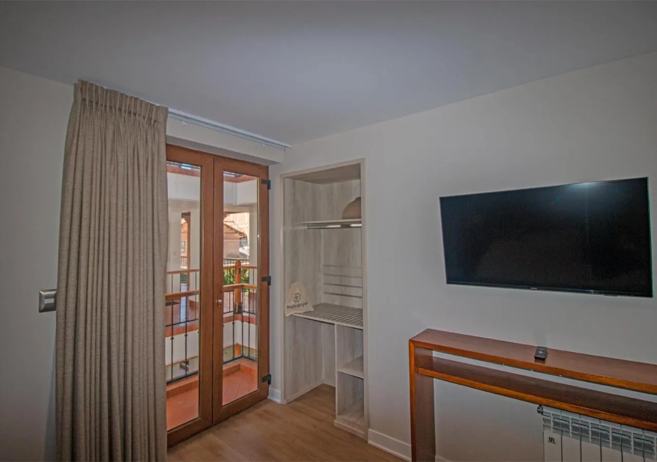 TV and multimedia in Saska Boutique Hotel