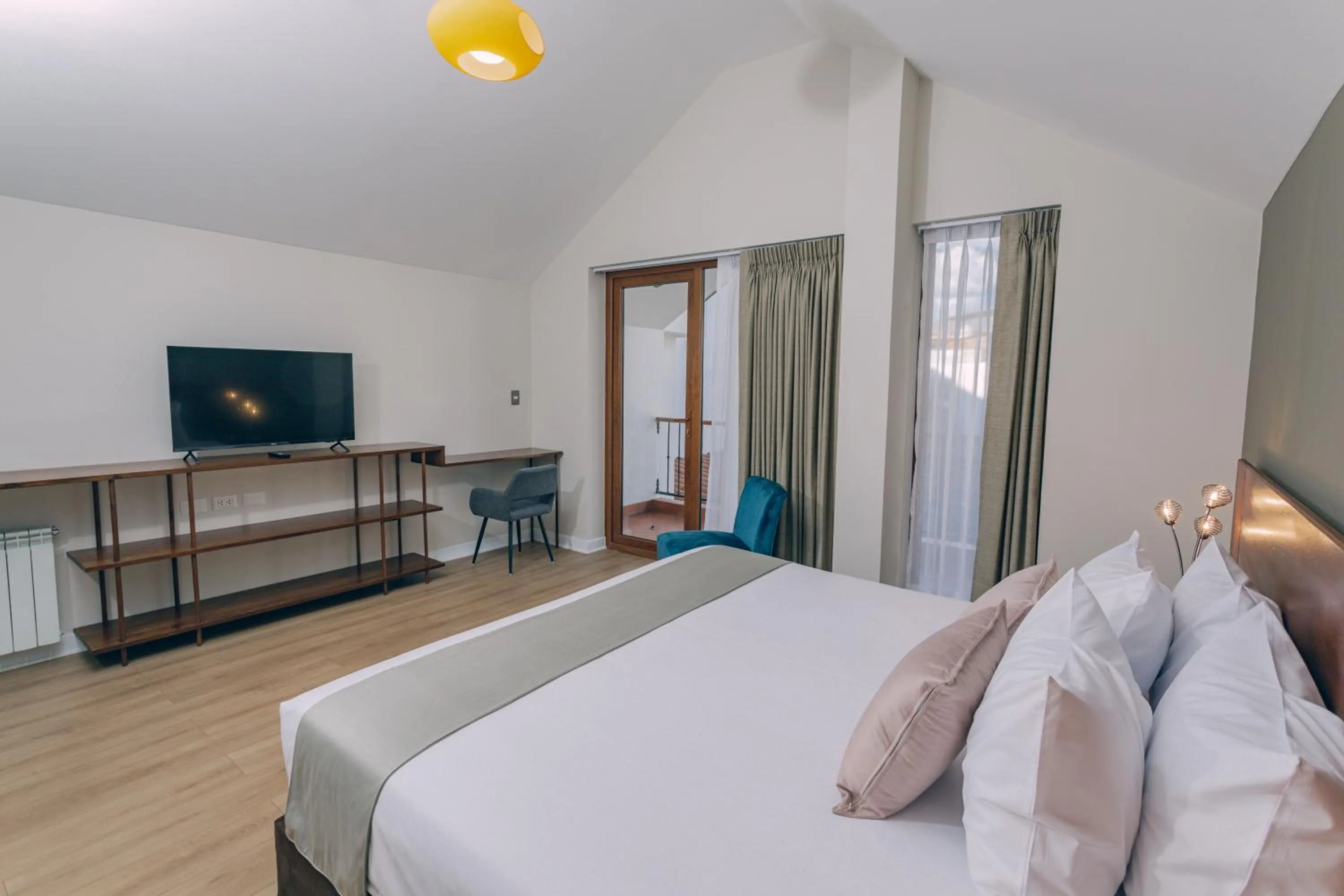 TV and multimedia, Bed in Saska Boutique Hotel