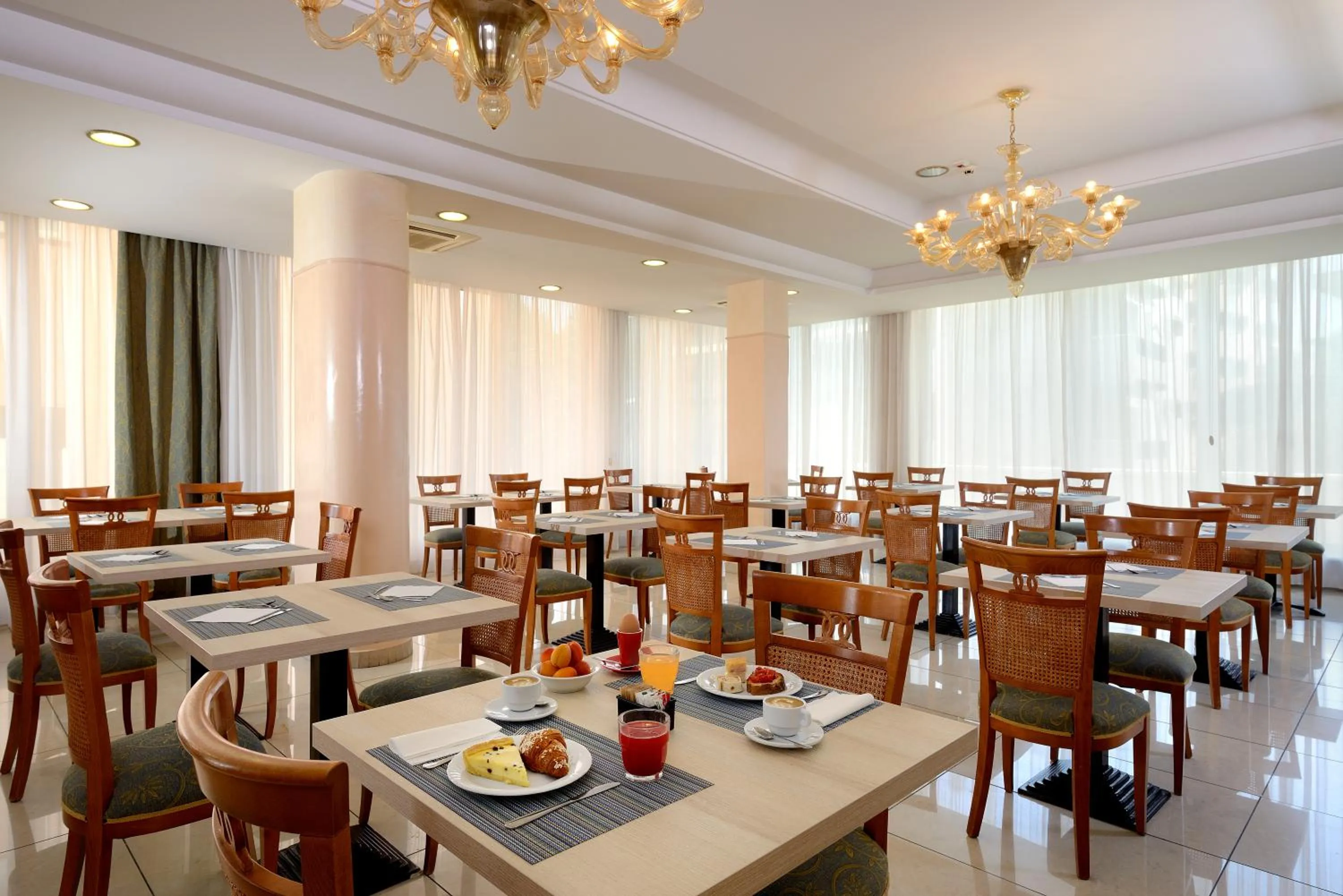 Restaurant/places to eat in Hotel Elisir