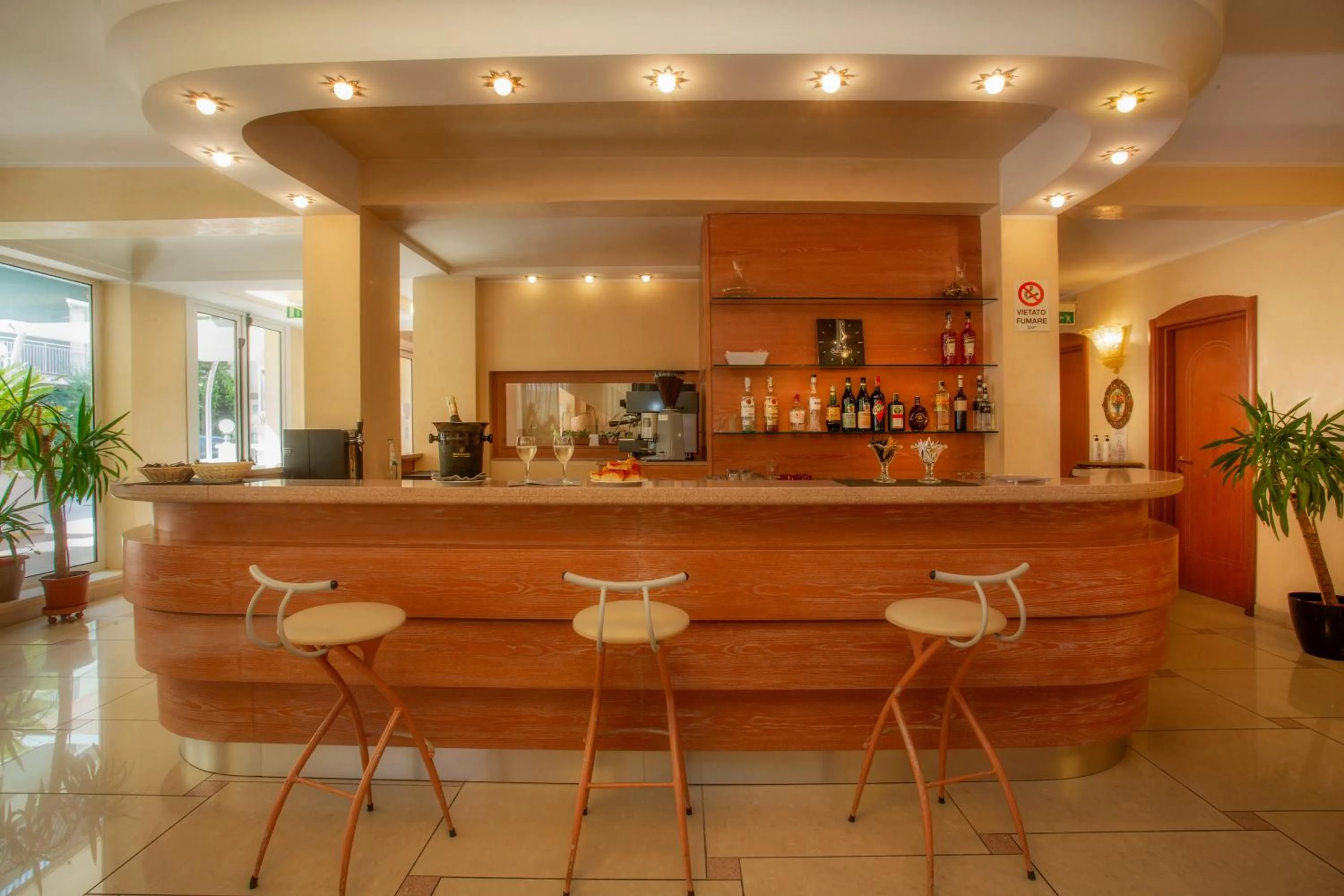 Communal lounge/ TV room in Hotel Elisir