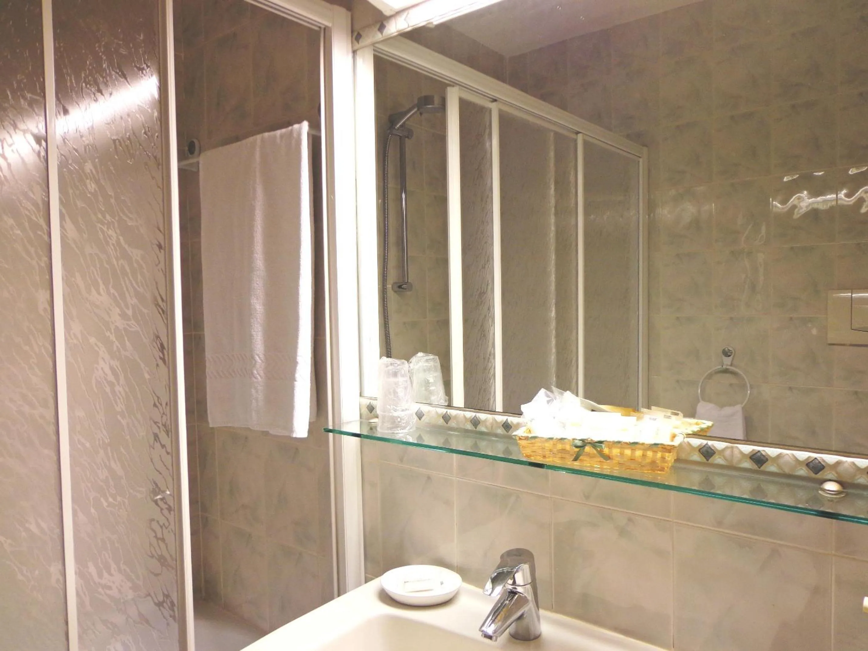Bathroom in Hotel Select