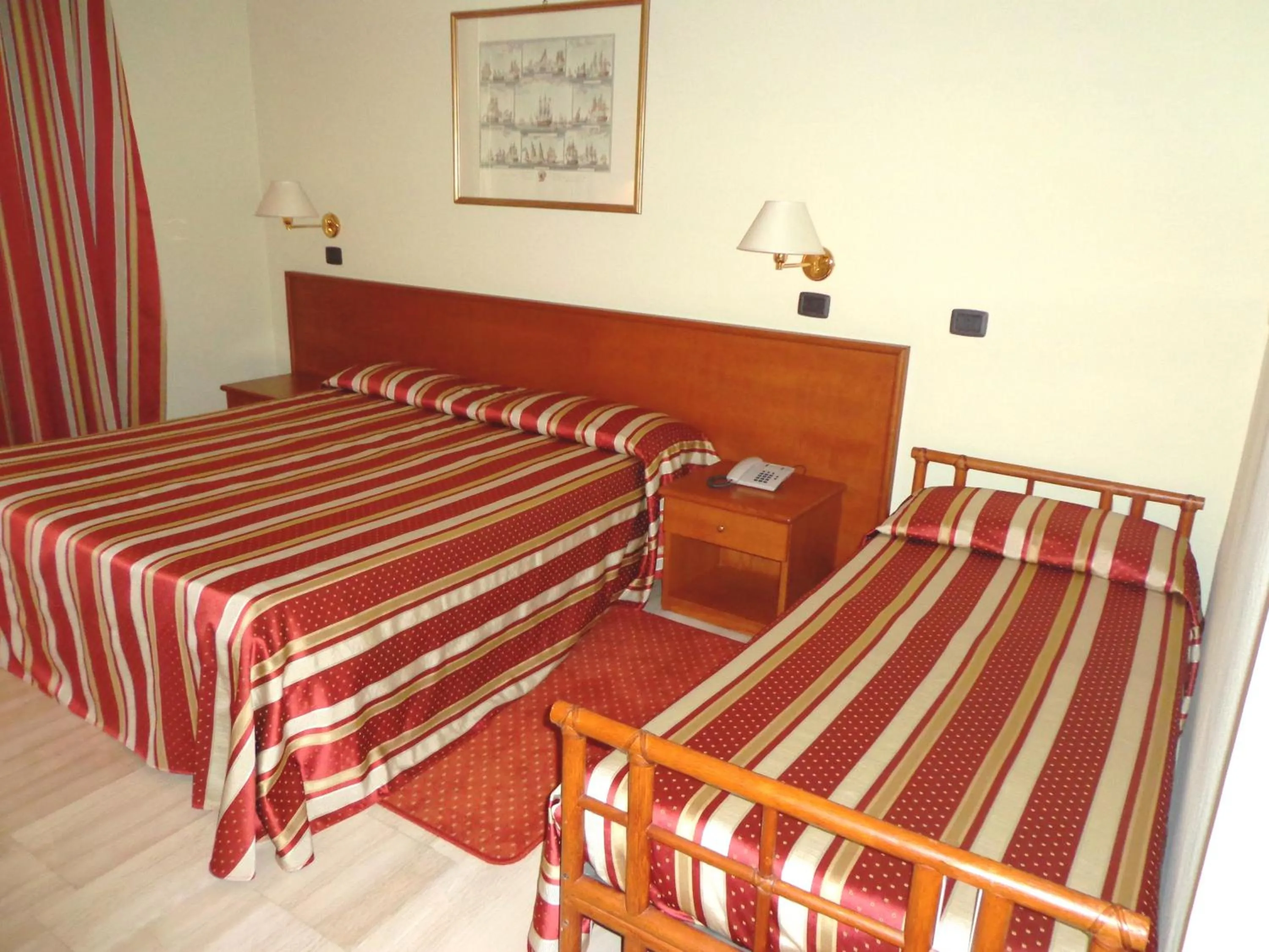 Photo of the whole room, Bed in Hotel Select