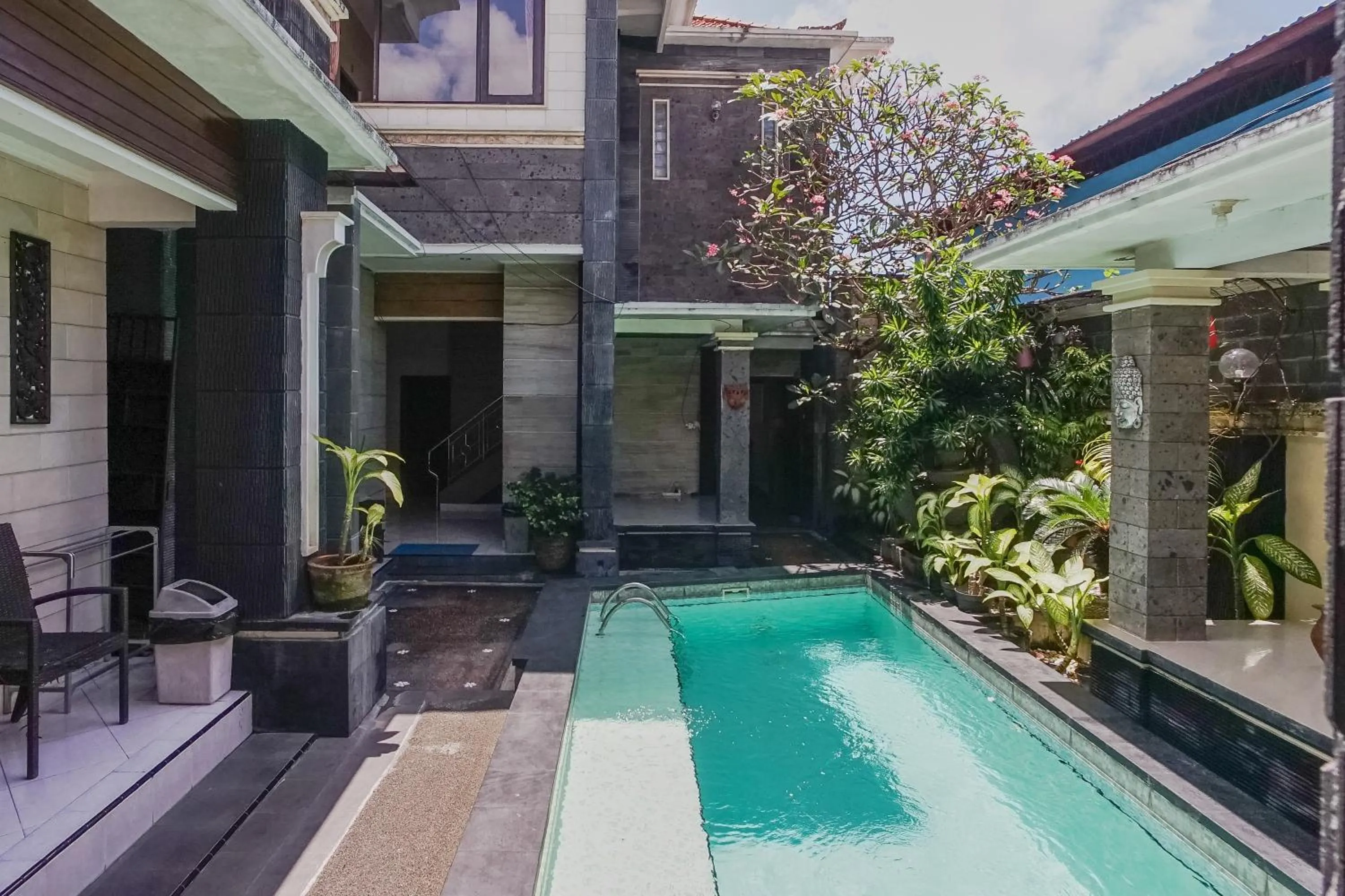 Swimming pool in DENAYS GUESTHOUSE JIMBARAN