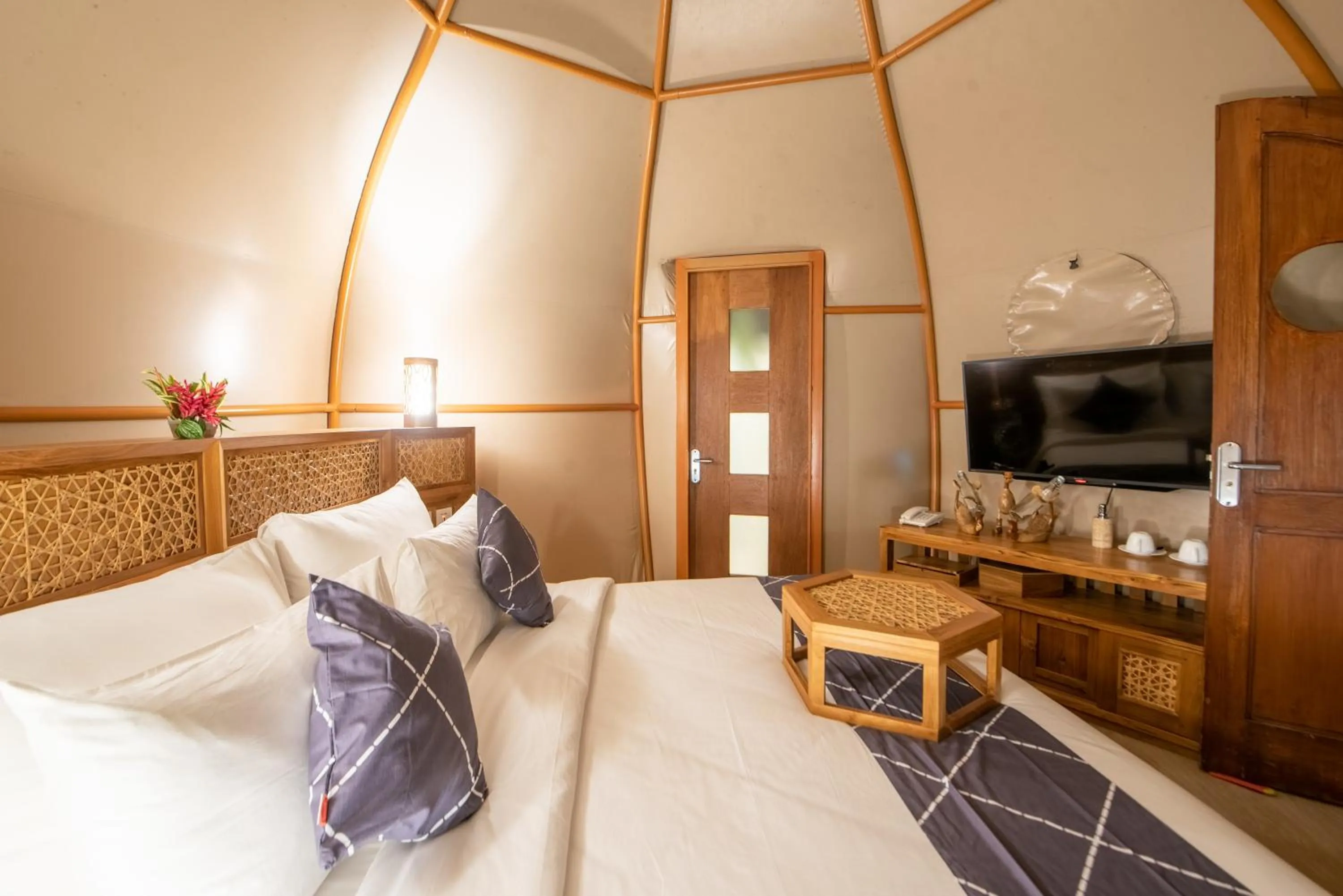 TV and multimedia, Bed in Triyana Resort and Glamping