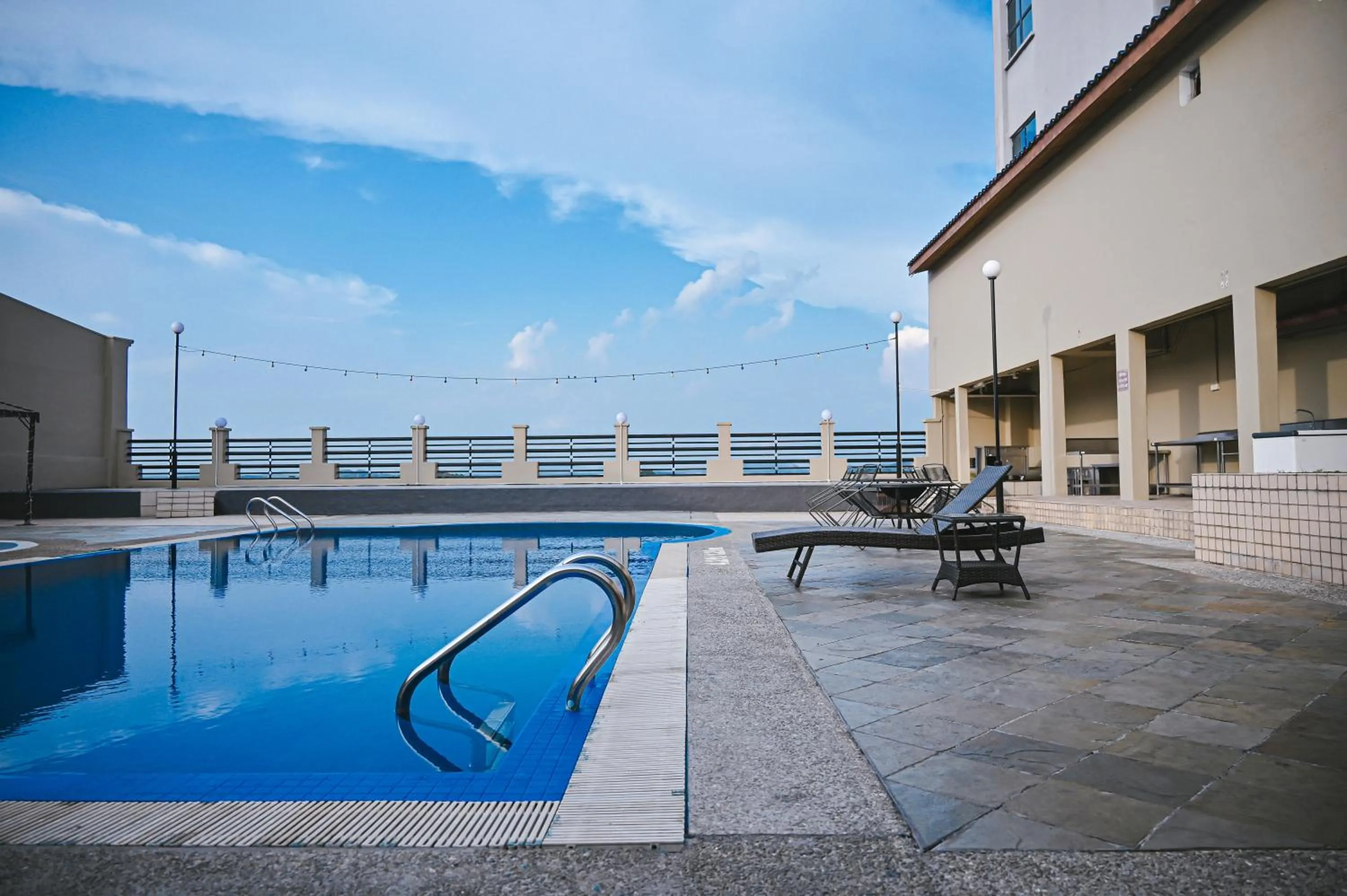 Swimming pool in PRIME CITY HOTEL KLUANG