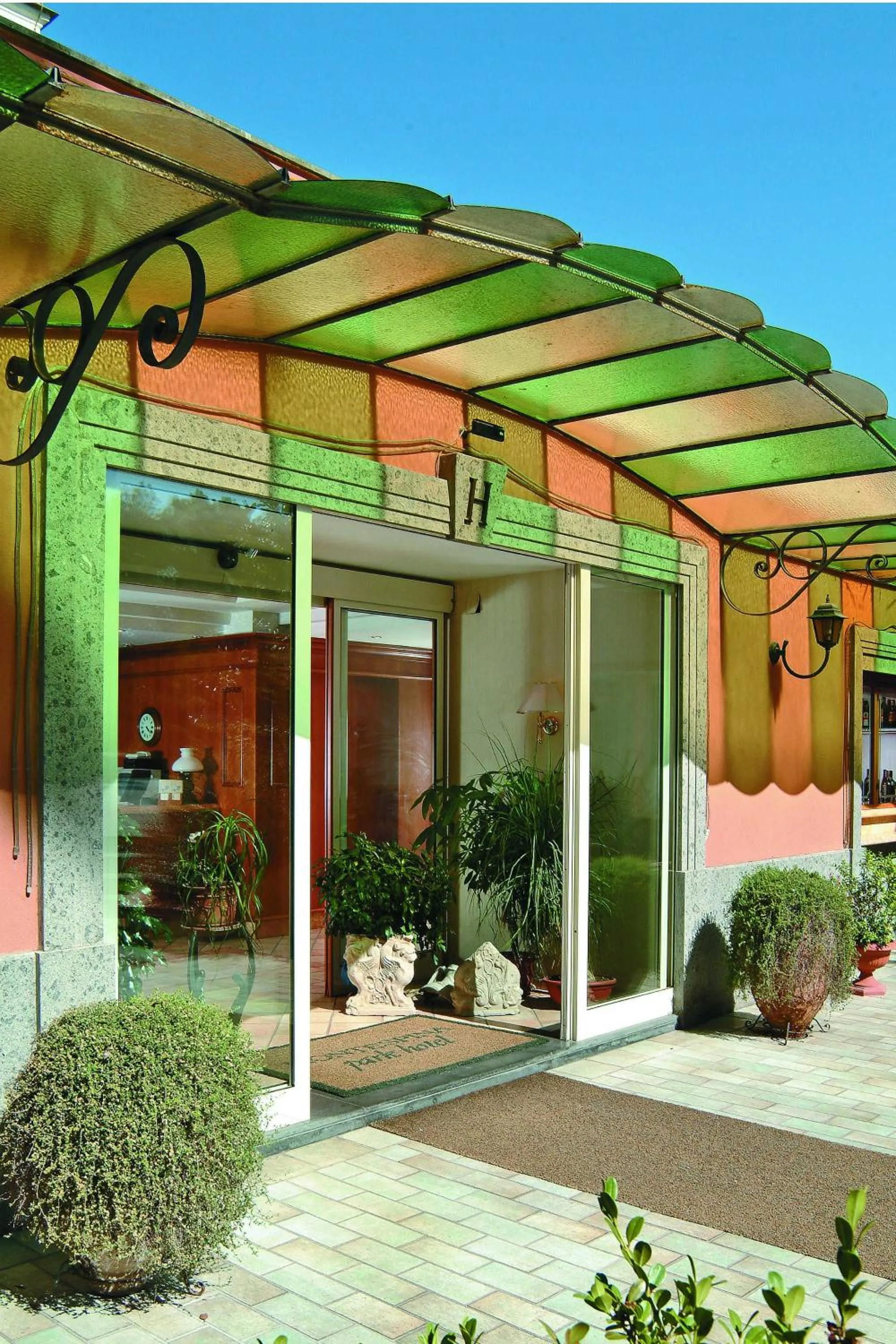 Facade/entrance in Montespina Park Hotel