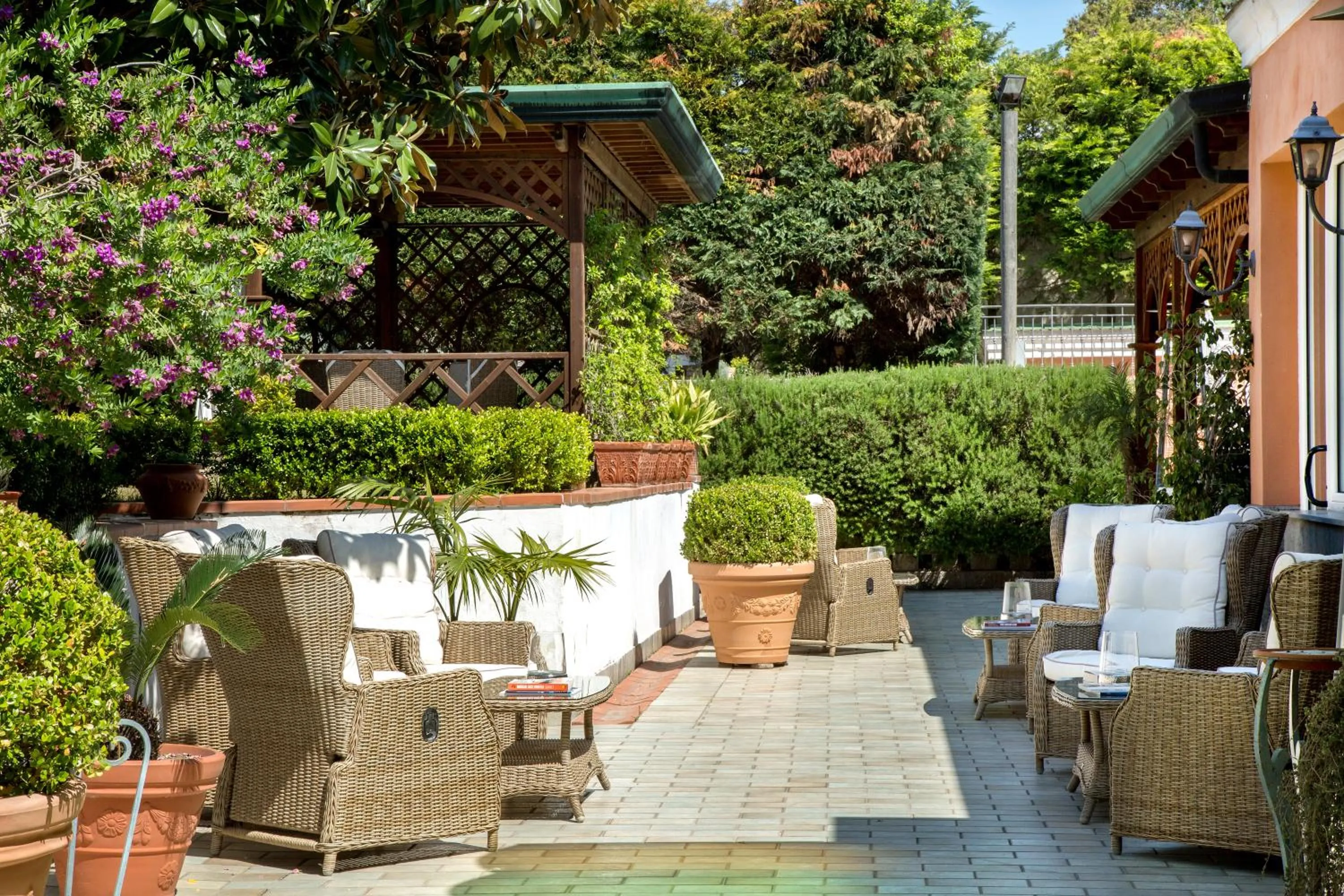 Restaurant/places to eat in Montespina Park Hotel