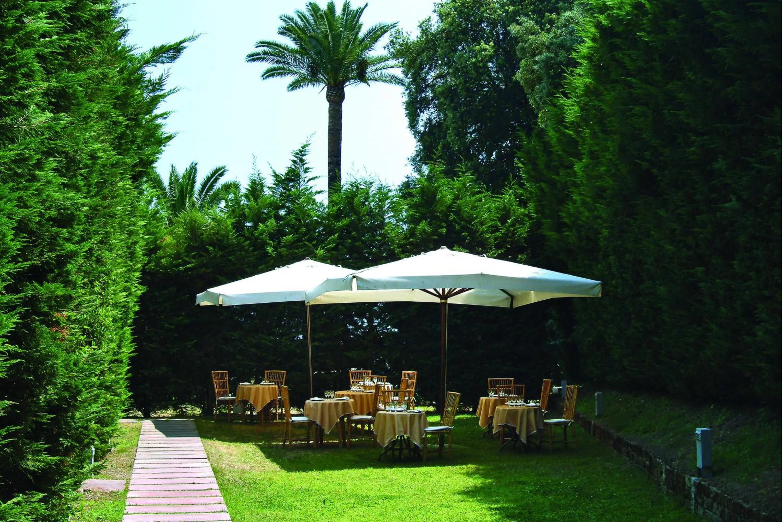 Restaurant/places to eat in Montespina Park Hotel