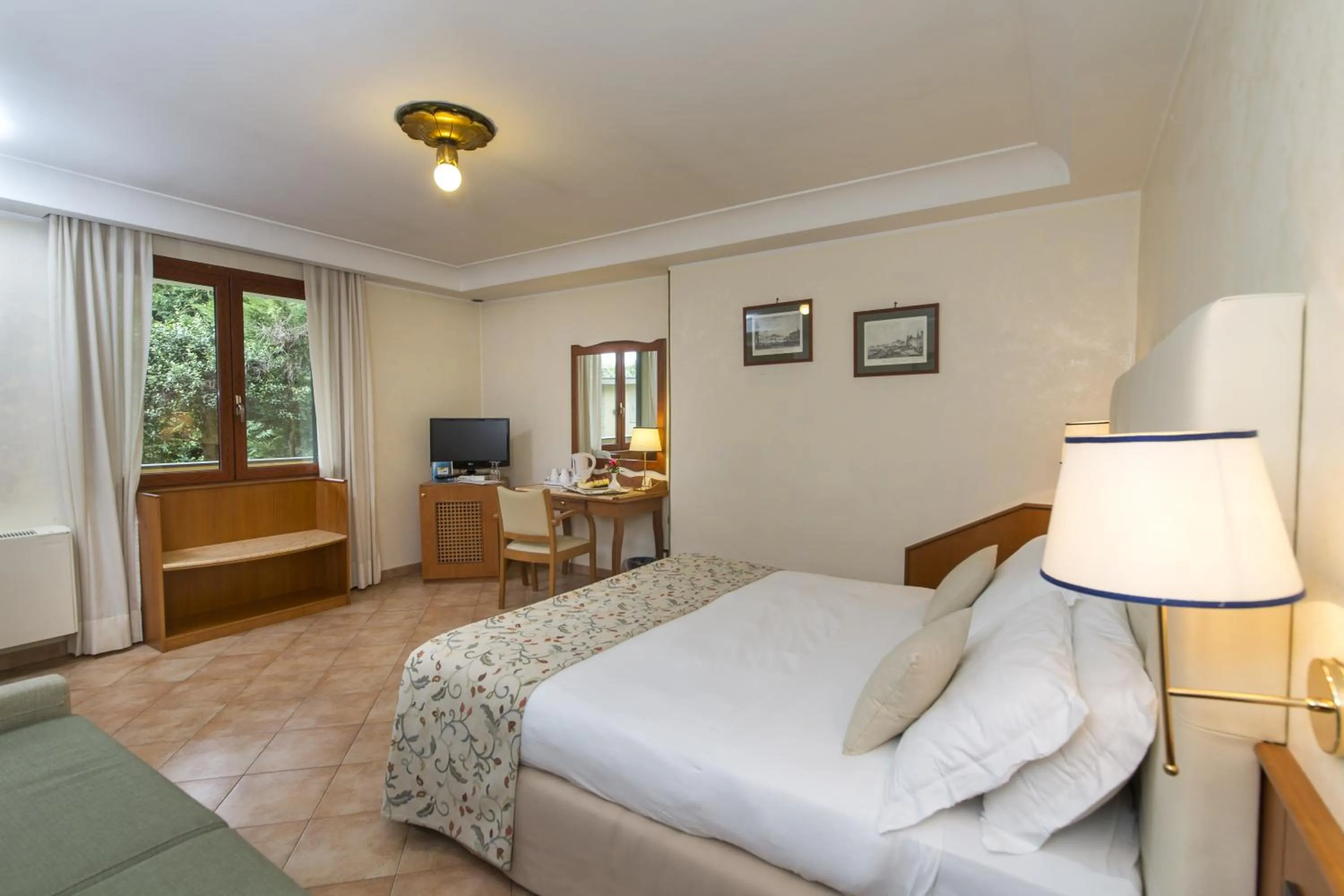 Photo of the whole room, Bed in Montespina Park Hotel