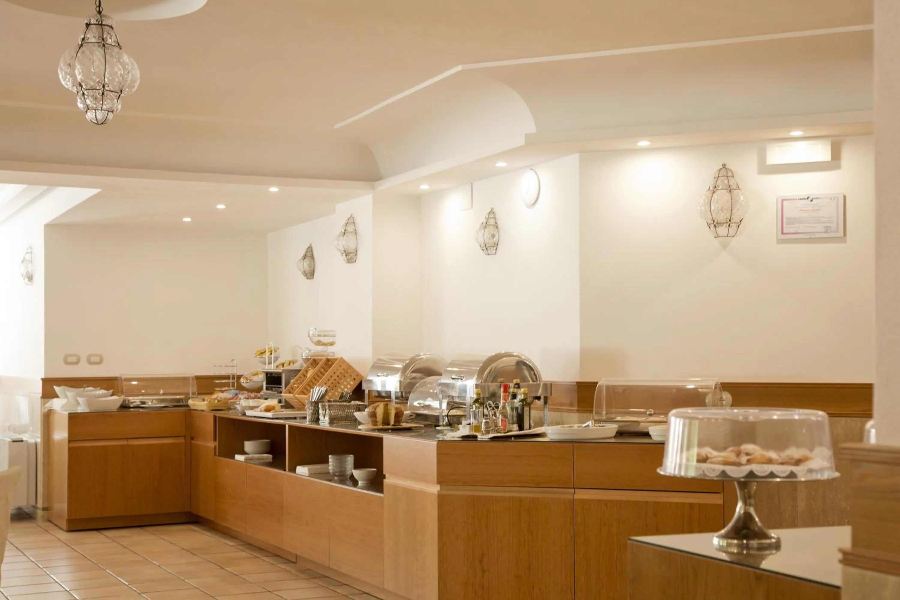 Restaurant/places to eat in Montespina Park Hotel