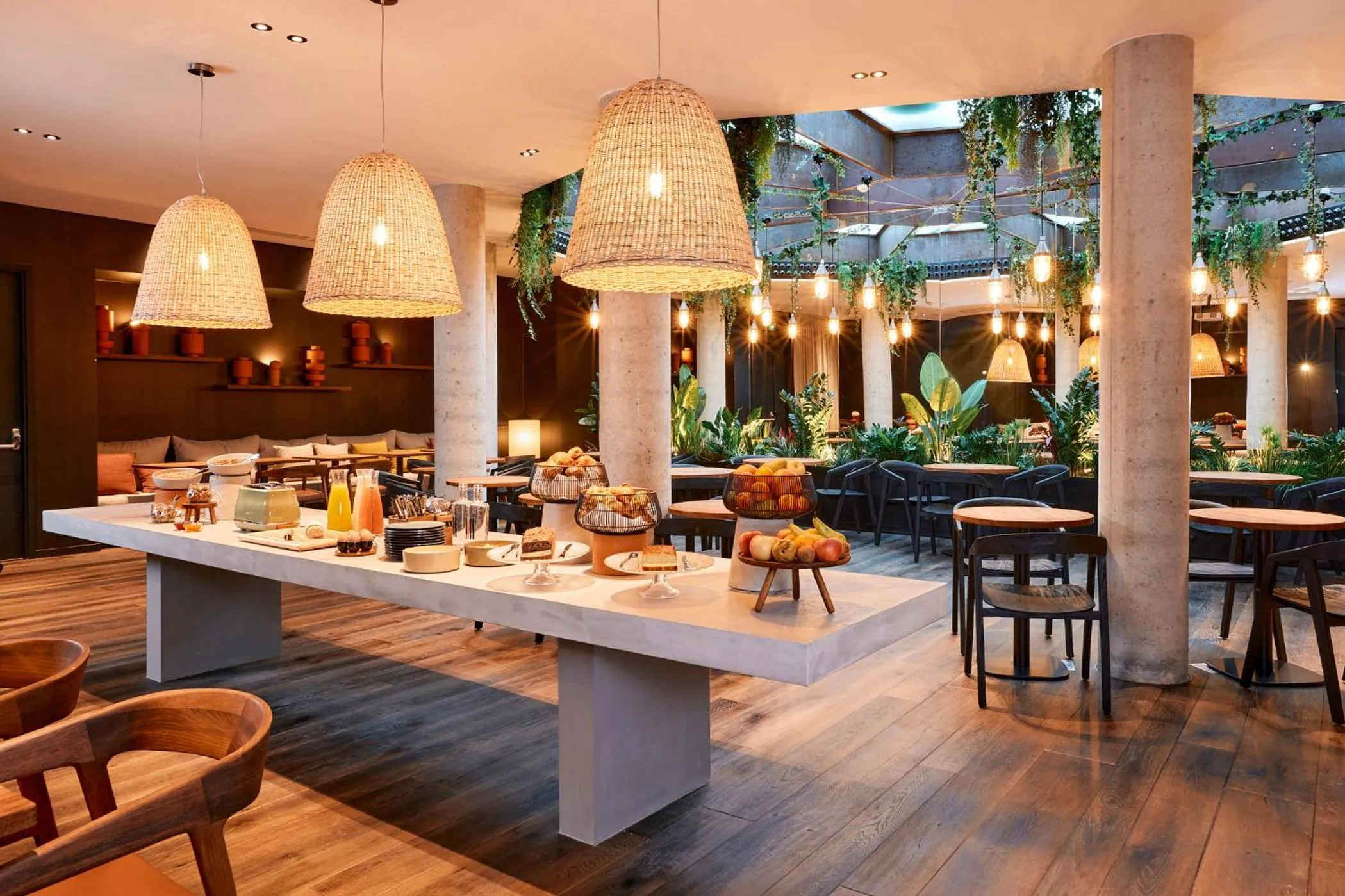 Breakfast in Le Bellune Paris