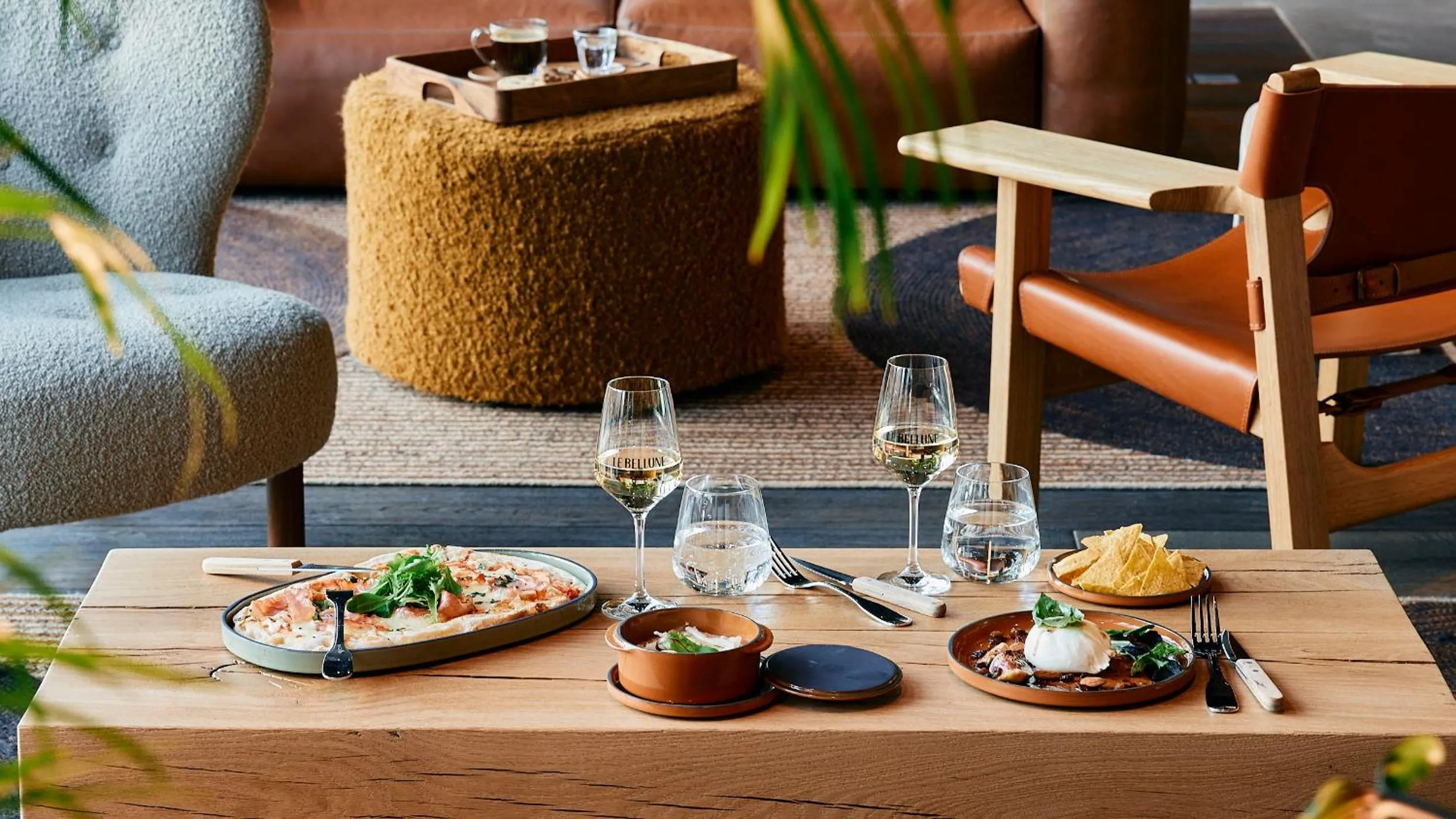 Lounge or bar in Le Bellune Paris