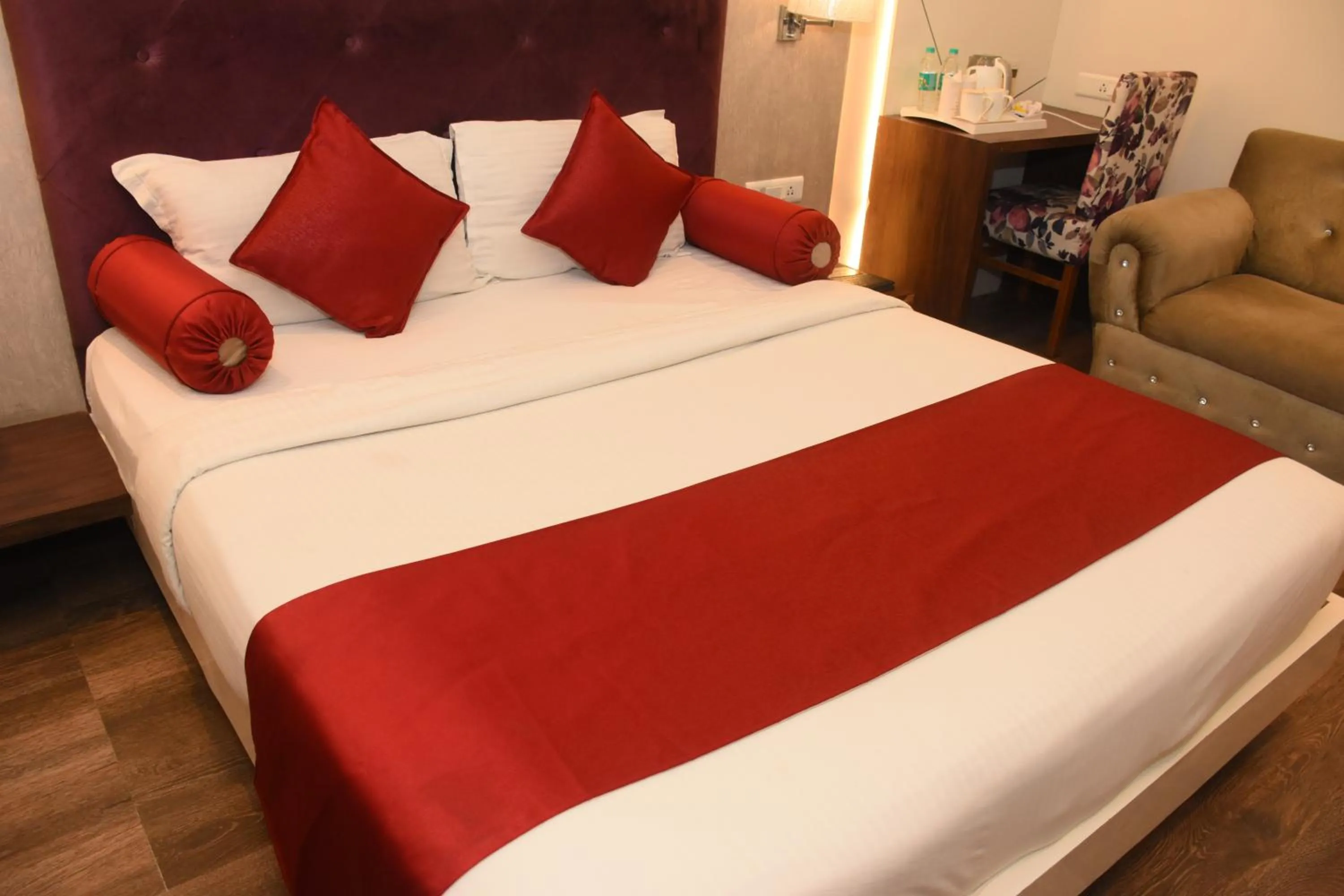 Bed in Hotel Gurveer Royal
