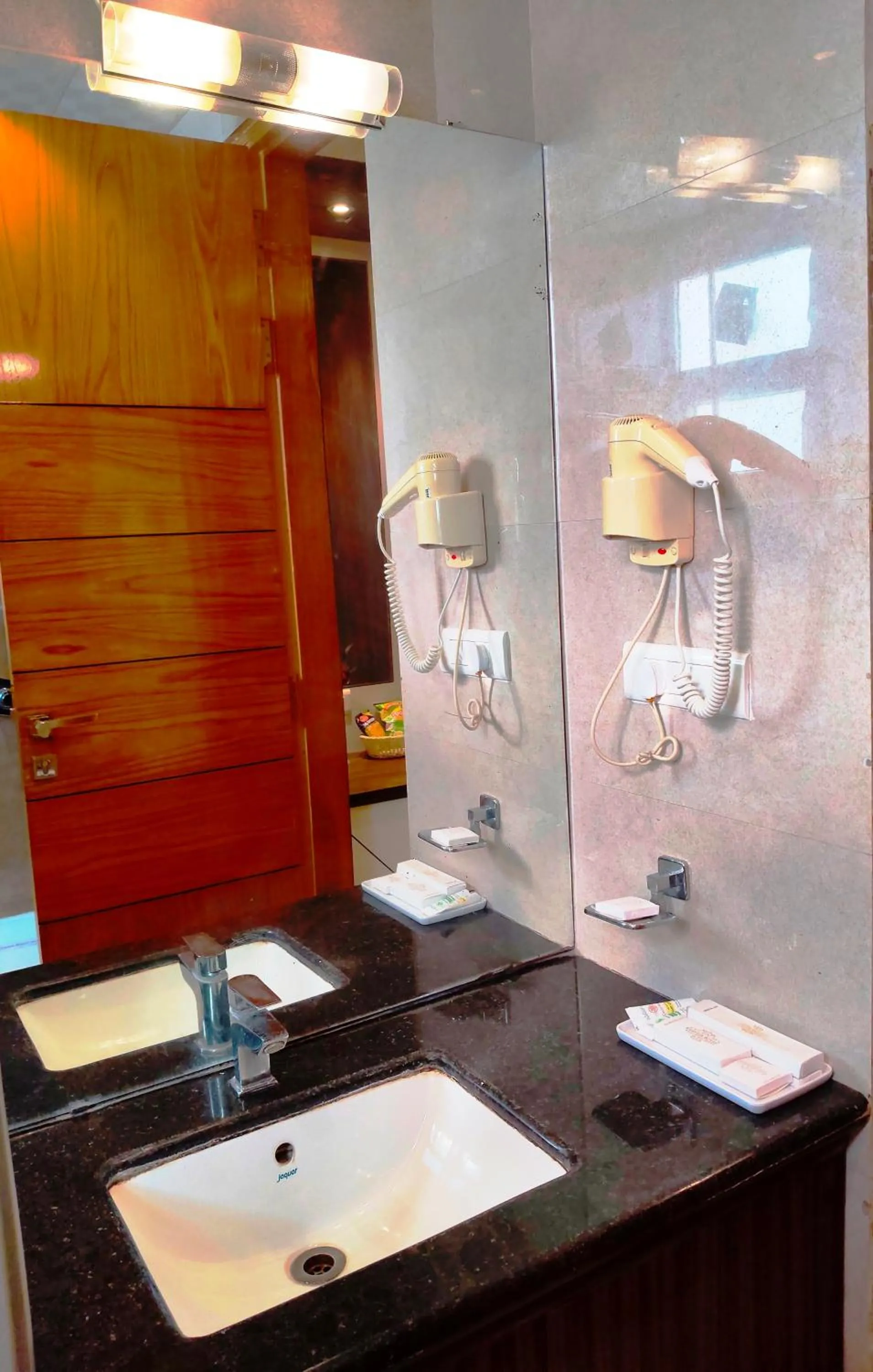 Hotel Gurveer Royal