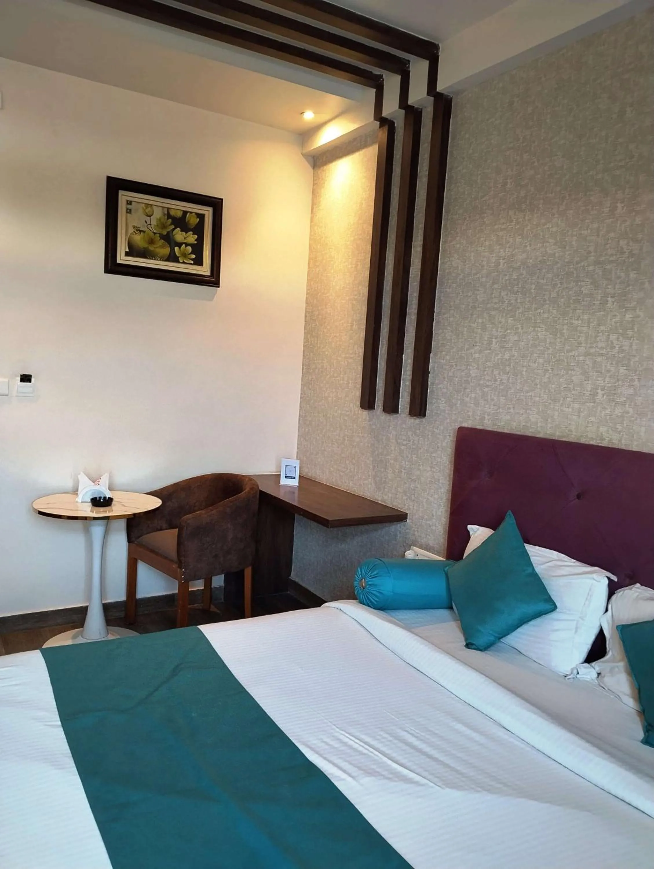 Bedroom, Bed in Hotel Gurveer Royal