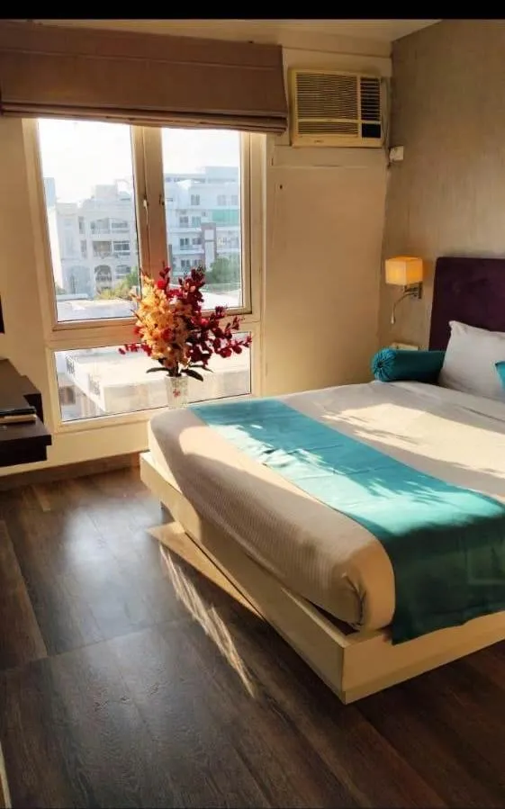 Bedroom, Bed in Hotel Gurveer Royal