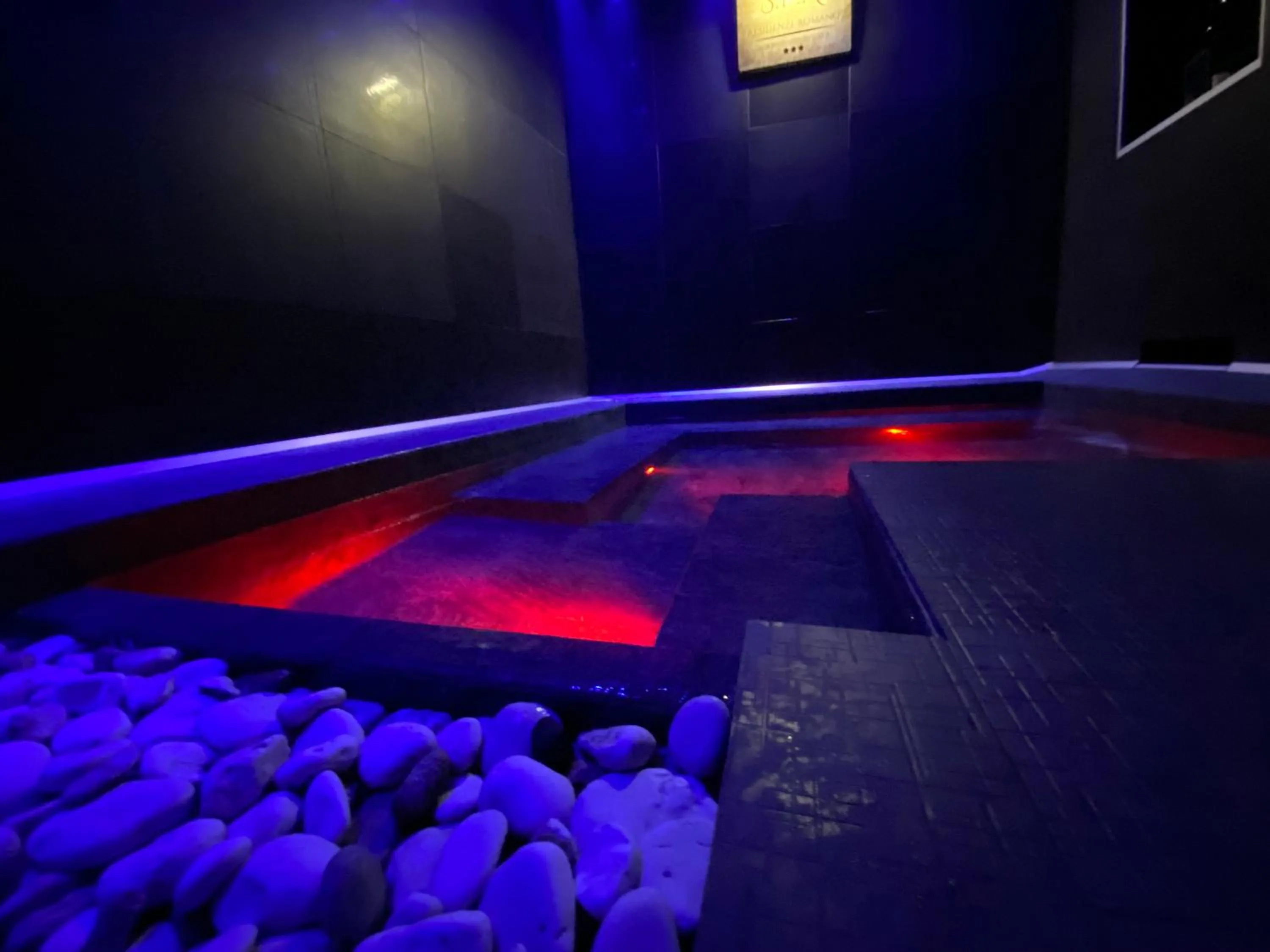 Spa and wellness centre/facilities in Residenze Romano Ristorante & SPA albergo diffuso - WHITE