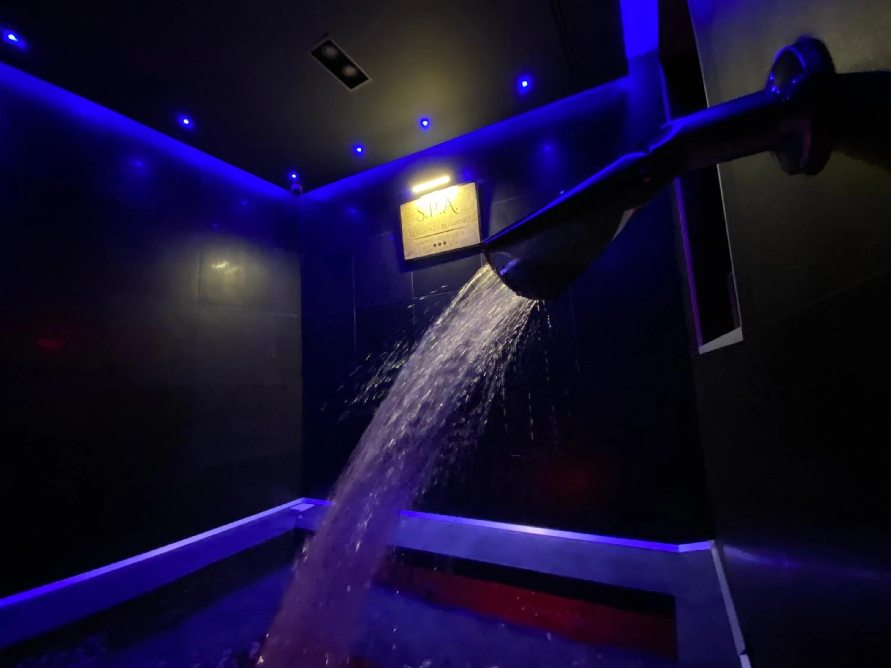 Hot Tub in Residenze Romano Ristorante & SPA albergo diffuso - WHITE