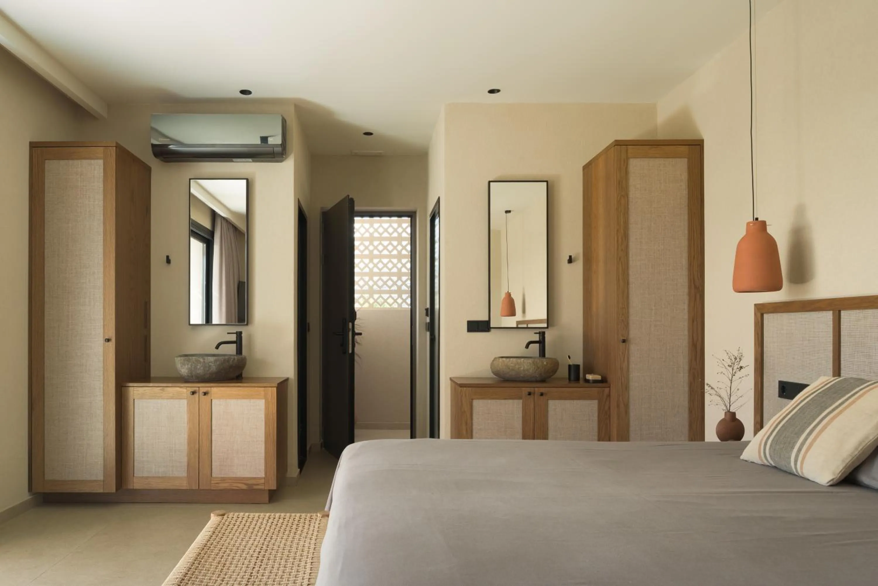 Bed in KYMANI Boutique Hotel & Suites