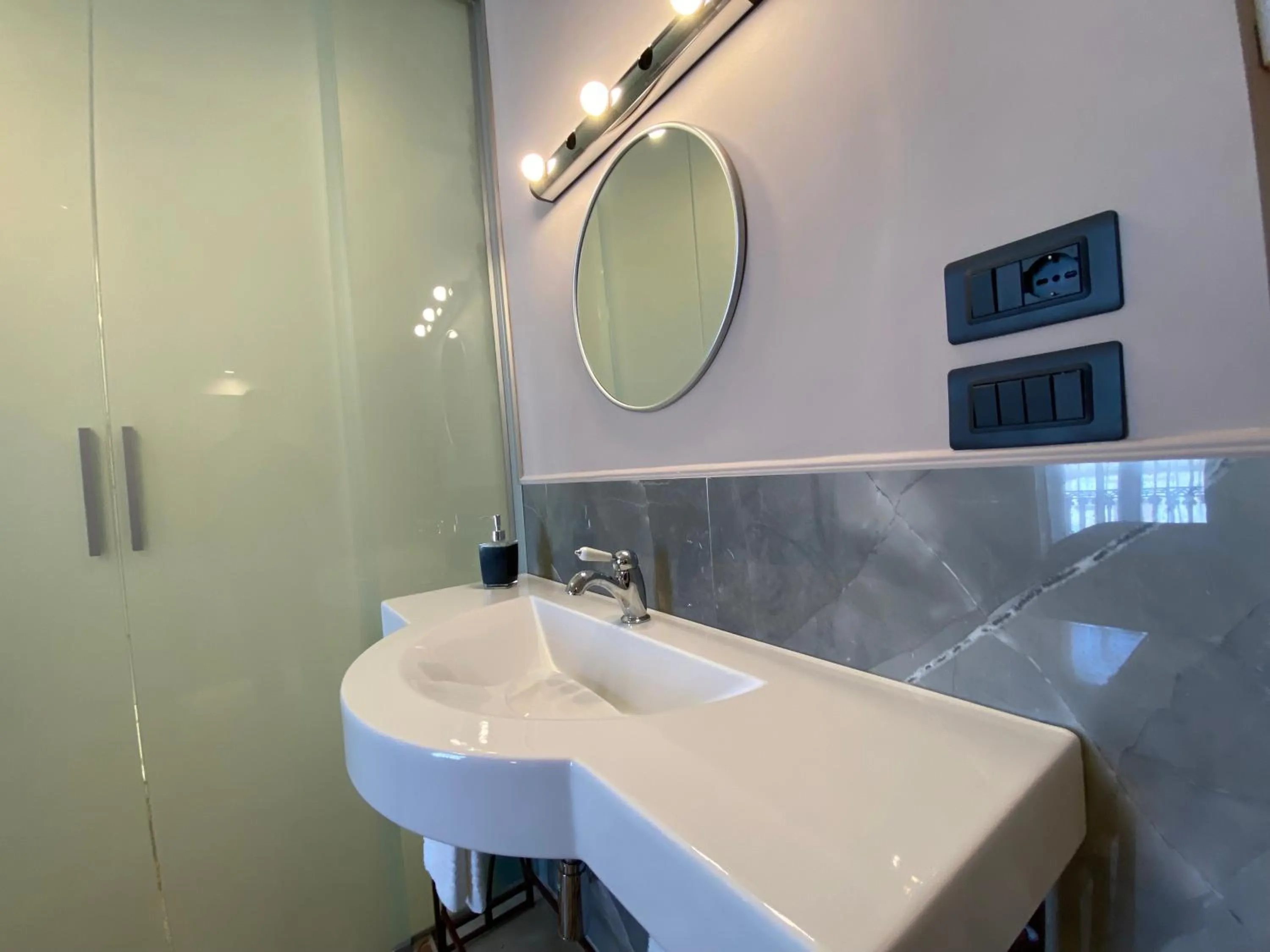 Bathroom in Residenze Romano Ristorante & Spa - albergo diffuso - RED