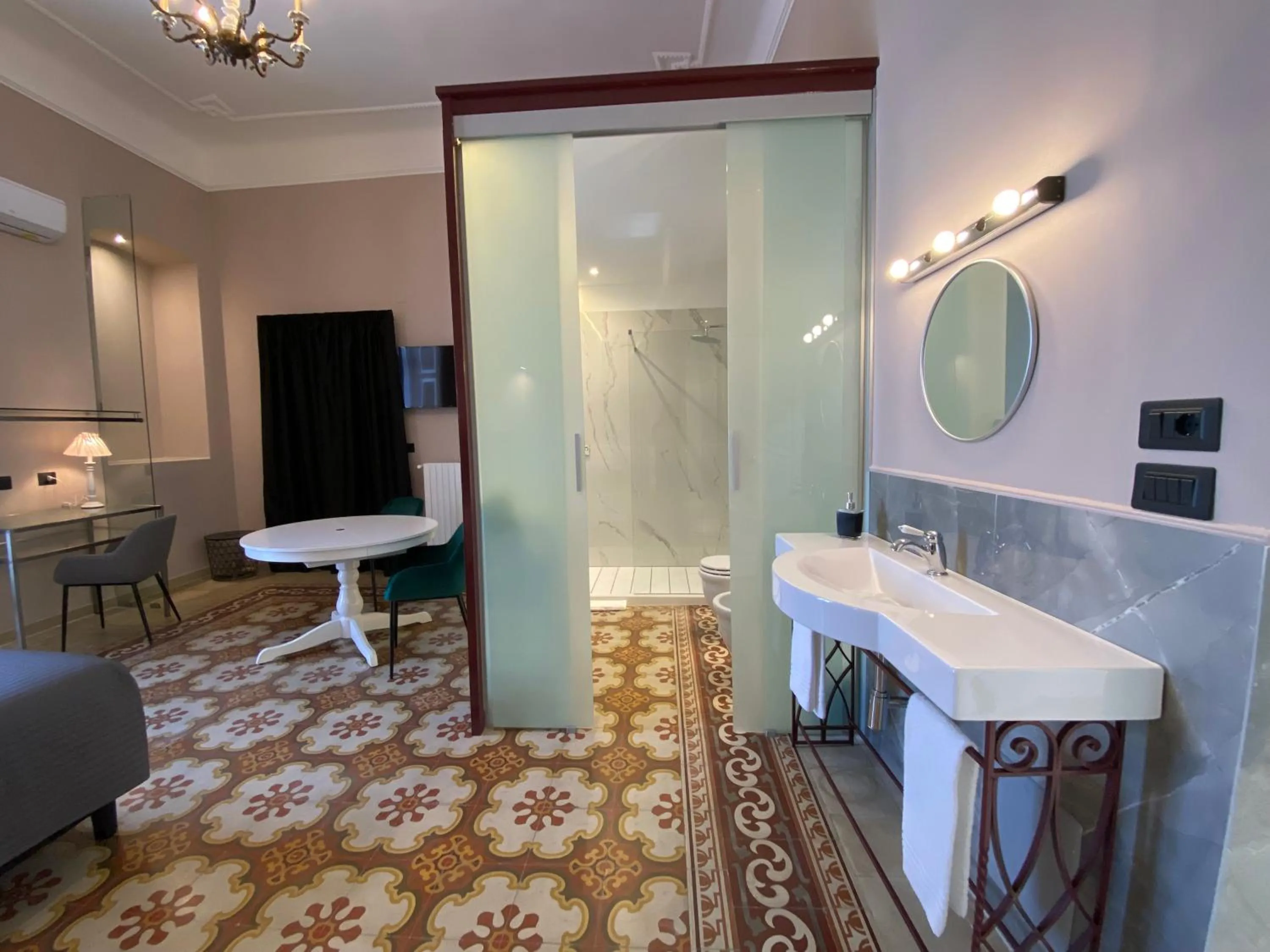 Bathroom in Residenze Romano Ristorante & Spa - albergo diffuso - RED