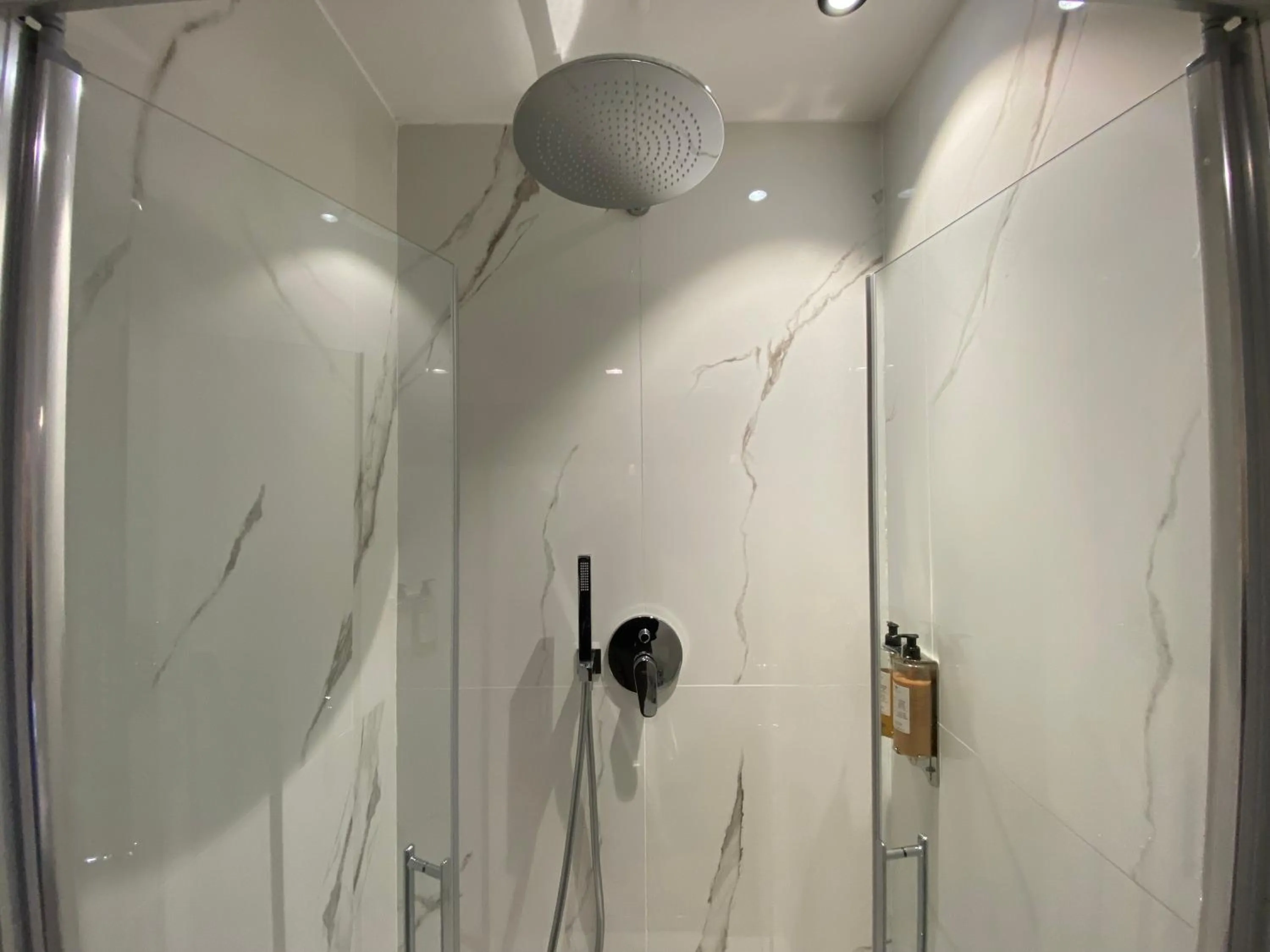 Bathroom in Residenze Romano Ristorante & Spa - albergo diffuso - RED