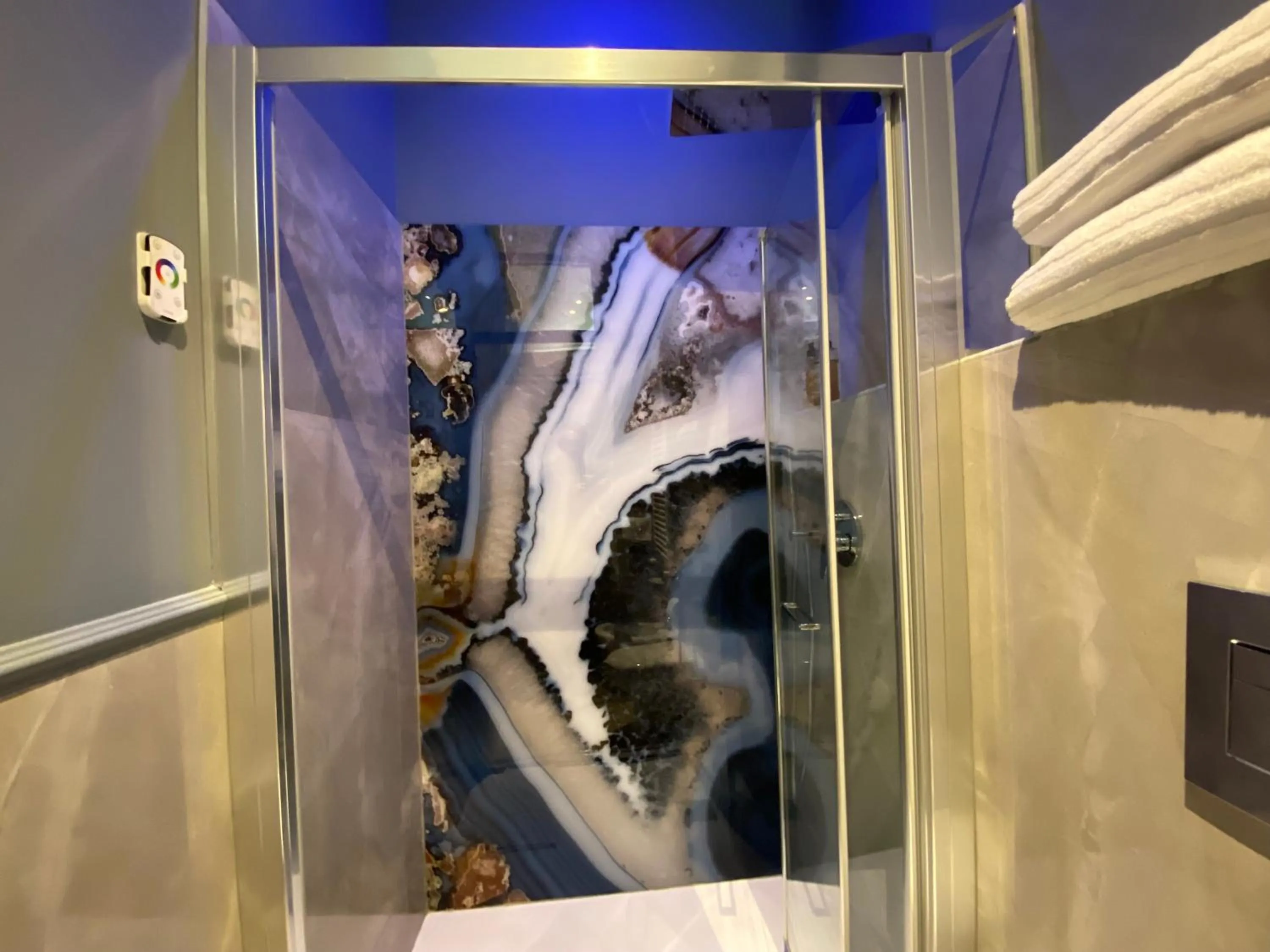 Shower in Residenze Romano Ristorante & Spa - albergo diffuso - RED