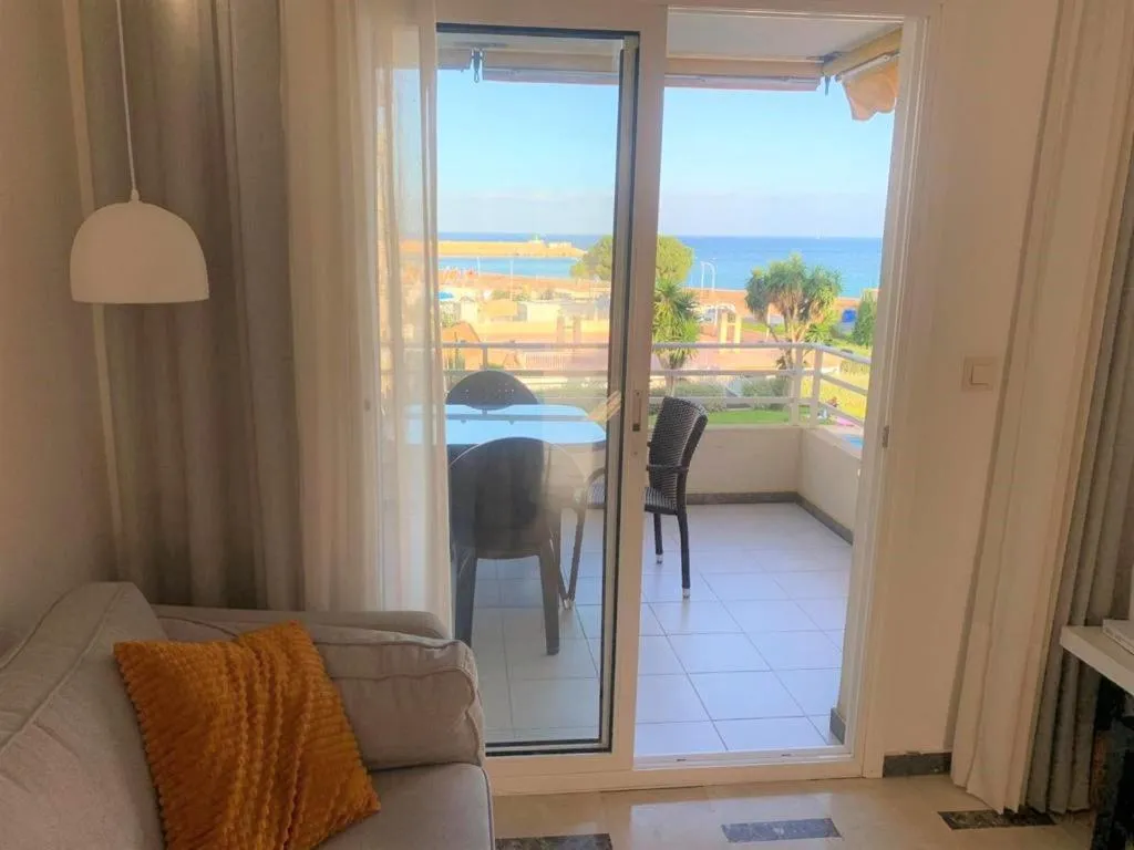 Balcony/Terrace in Acogedor apartamento frente al mar con piscina