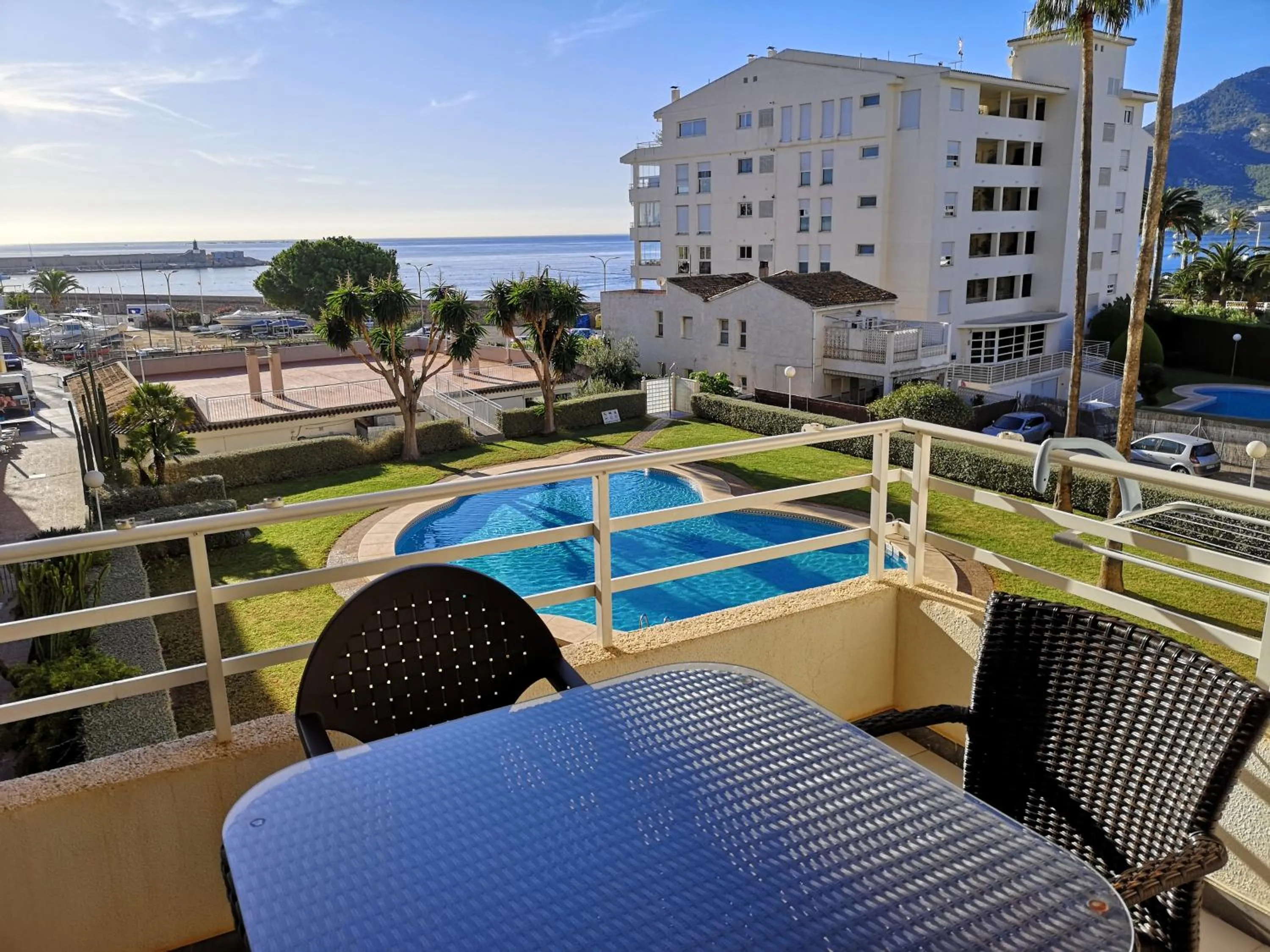 Balcony/Terrace in Acogedor apartamento frente al mar con piscina