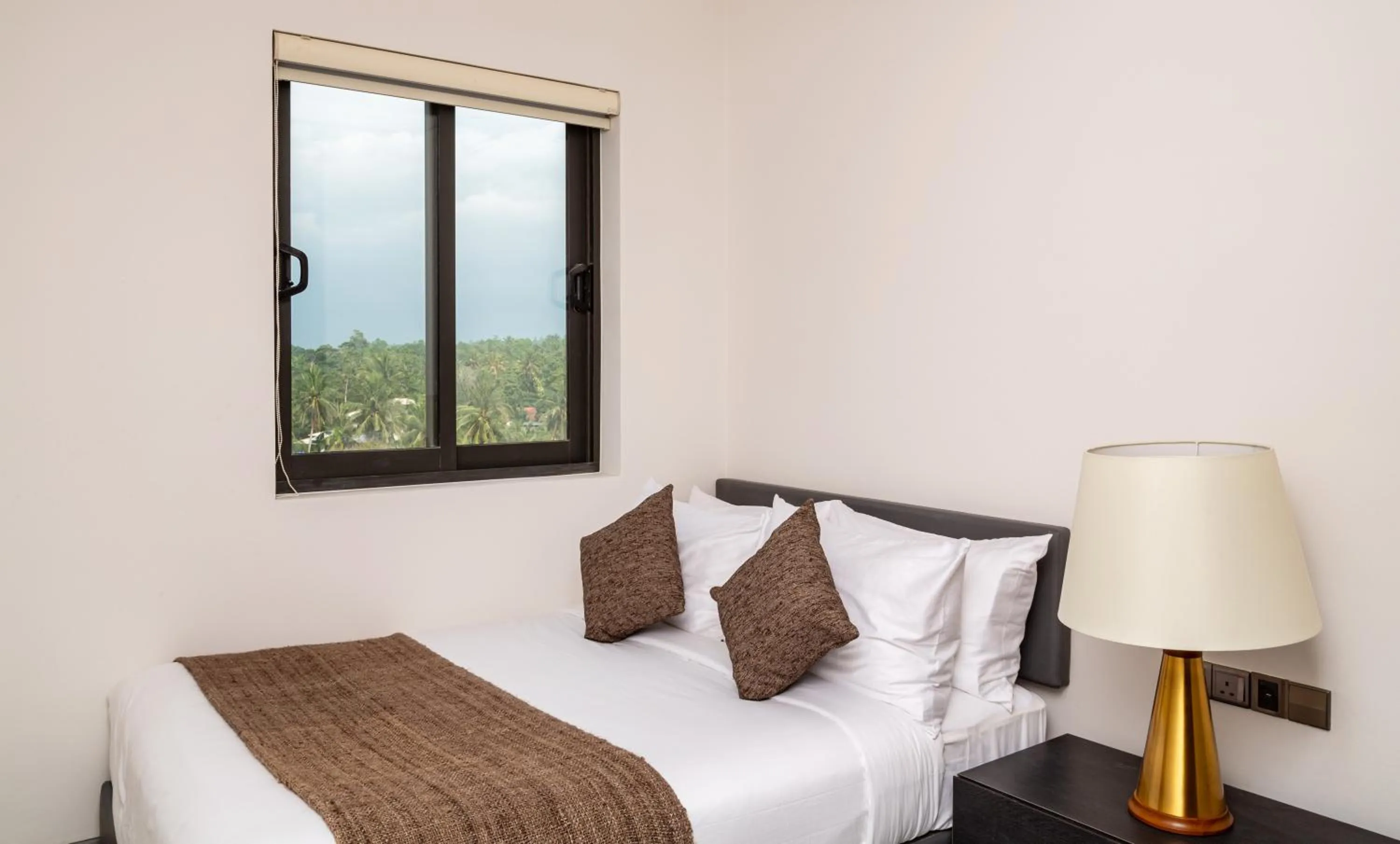 Bedroom, Bed in Crystal Sands Hikkaduwa