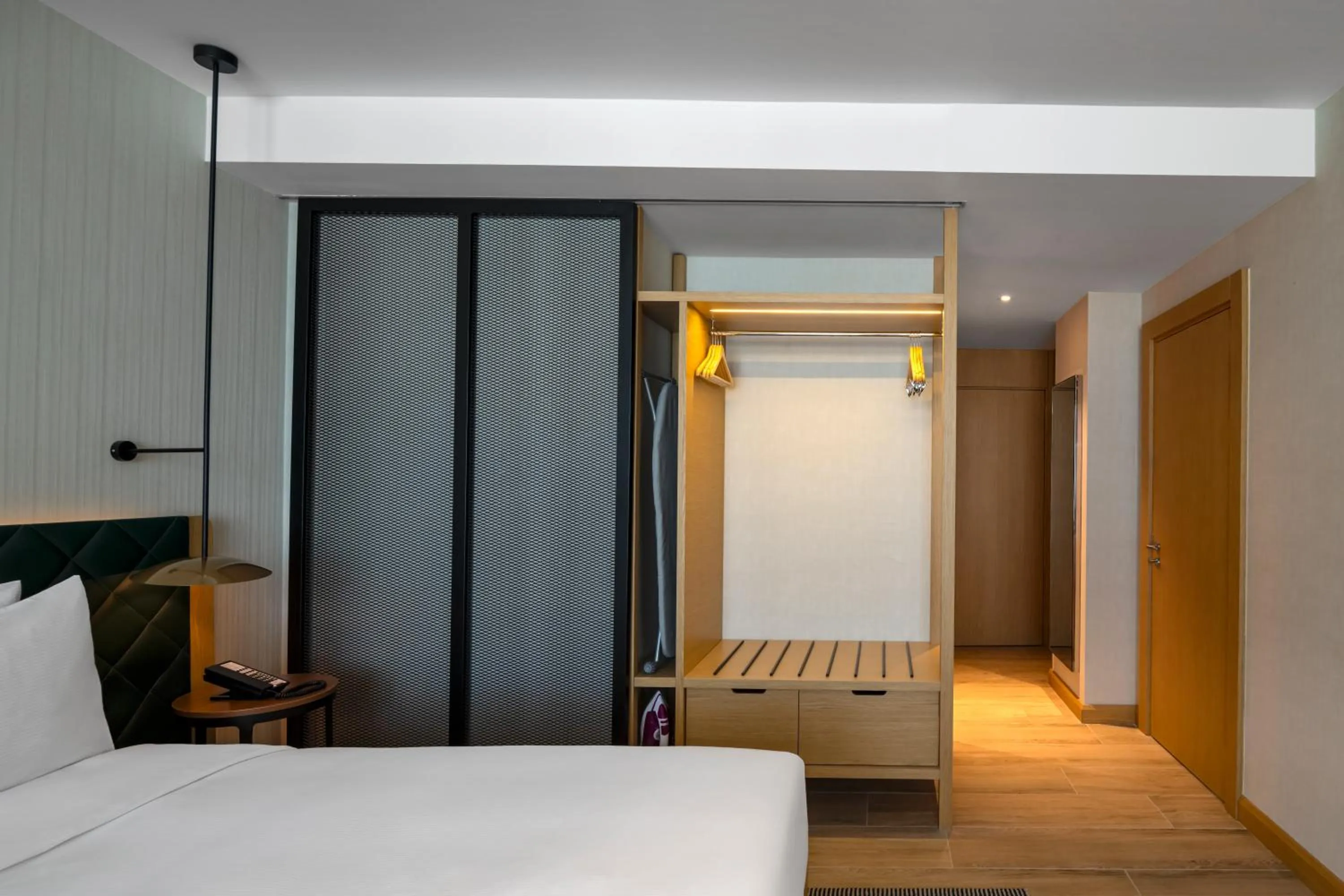 wardrobe, Bed in Hilton Garden Inn Balikesir