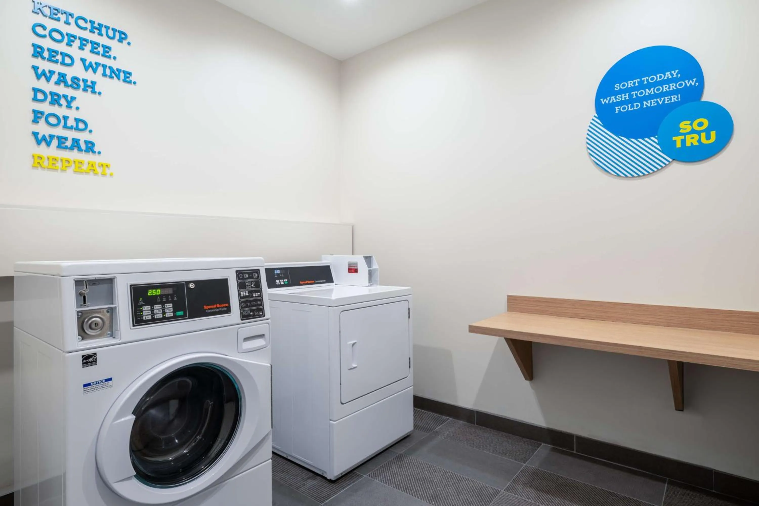 Property building in Tru By Hilton Naperville Chicago