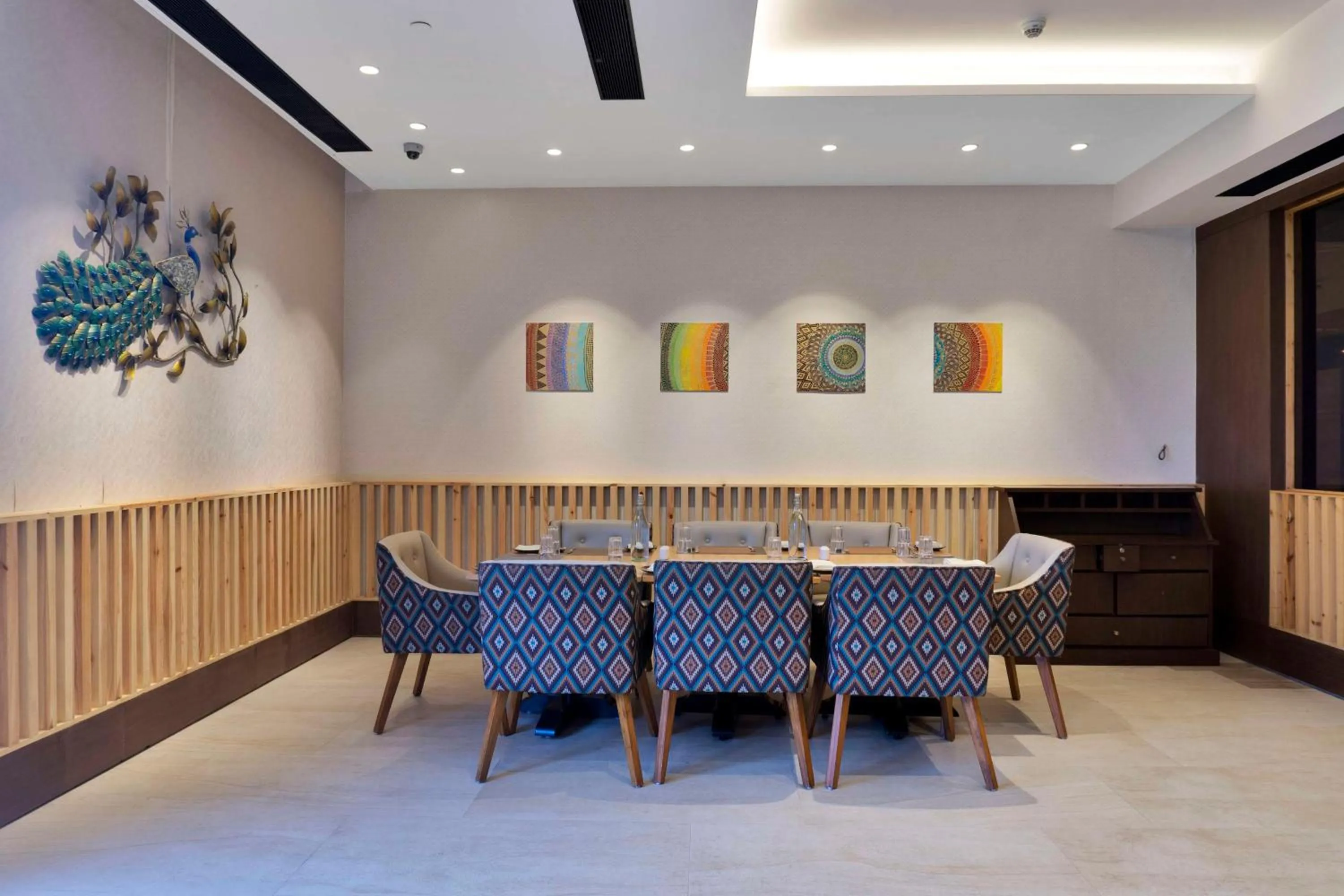 Restaurant/places to eat in Hilton Garden Inn Pune Hinjawadi