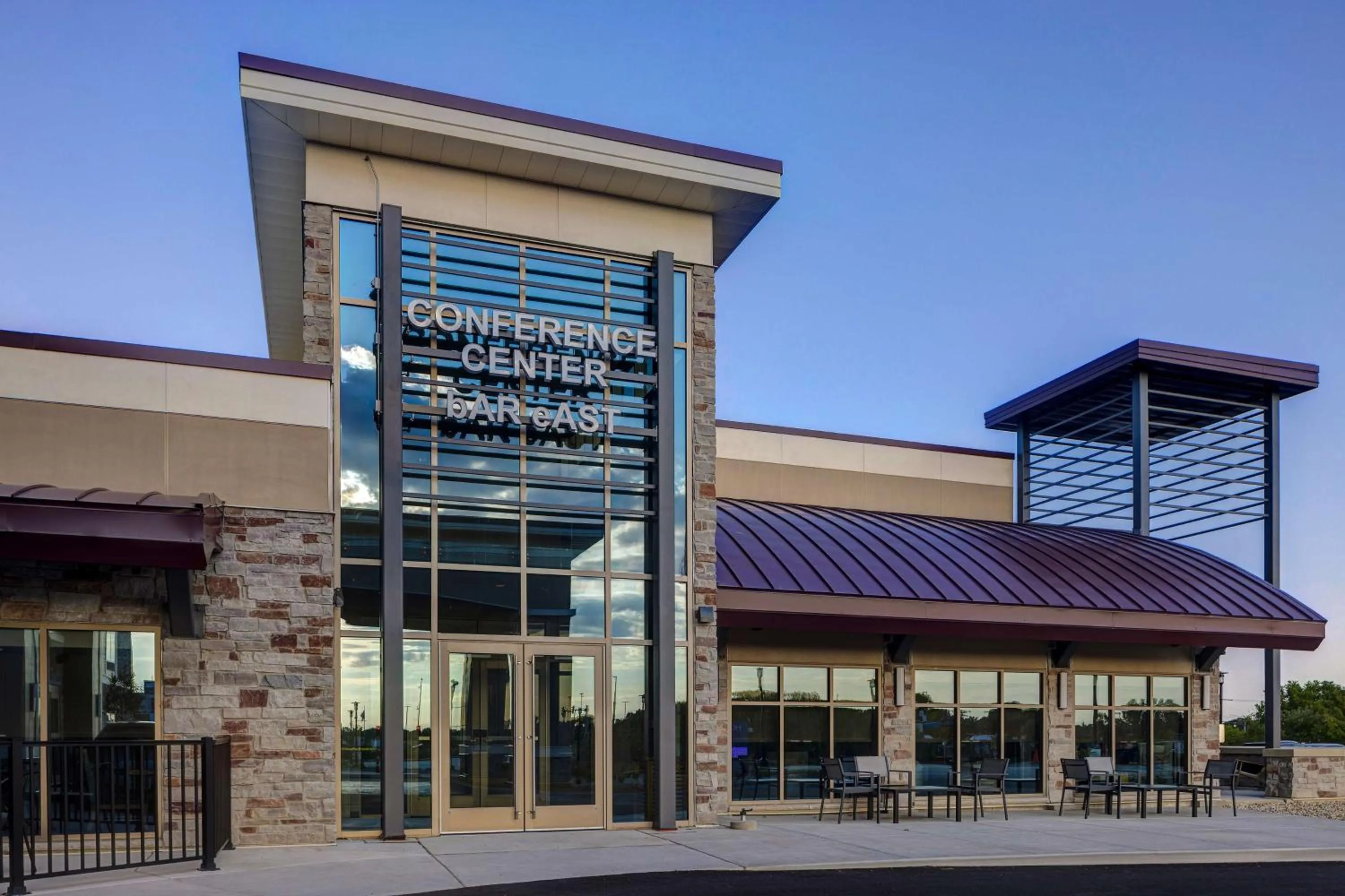 Property building in Homewood Suites By Hilton Oak Creek Milwaukee