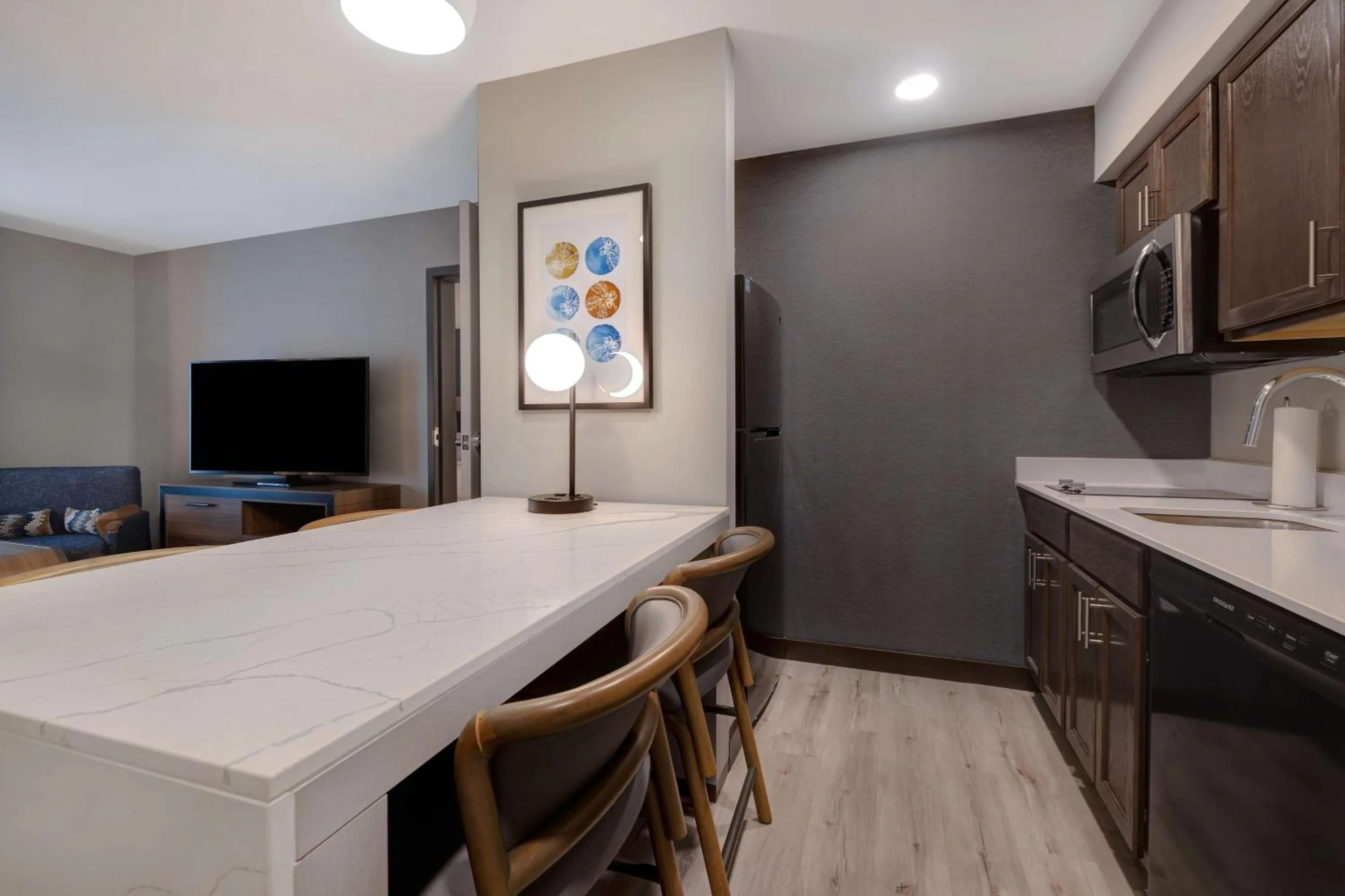 Kitchen or kitchenette in Homewood Suites By Hilton Oak Creek Milwaukee